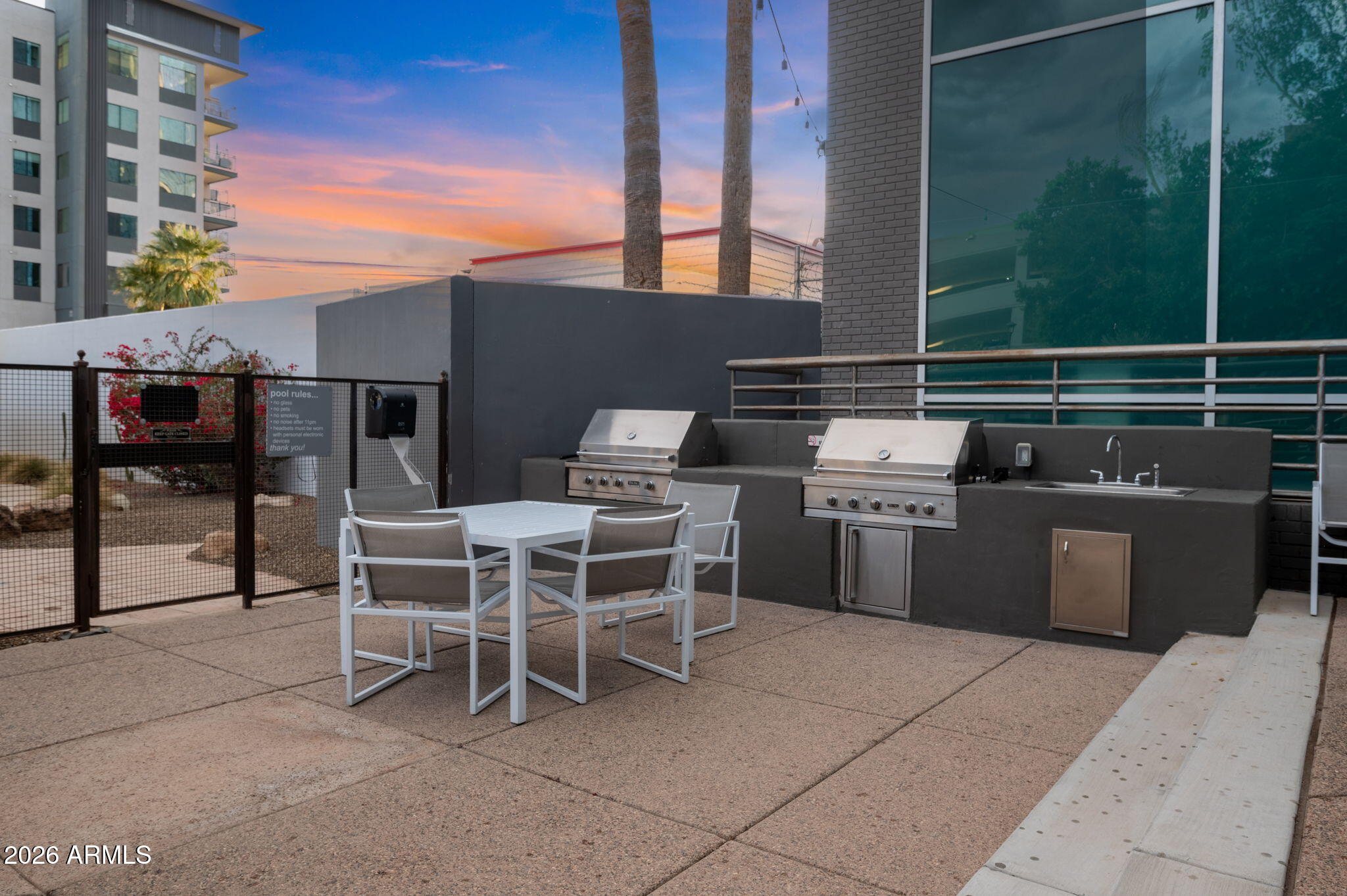 1 E LEXINGTON Avenue 1001