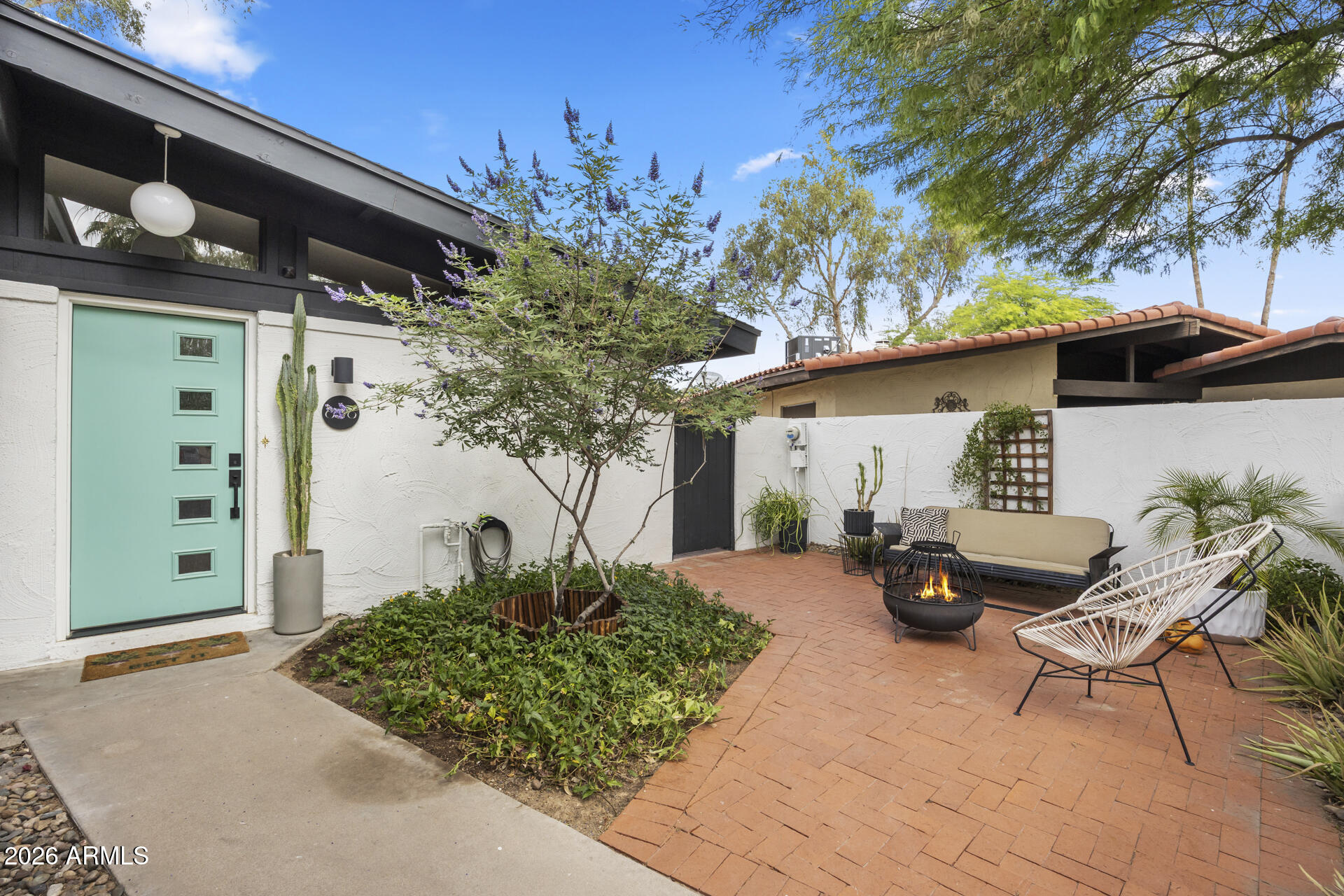 626 W GIBRALTAR Lane