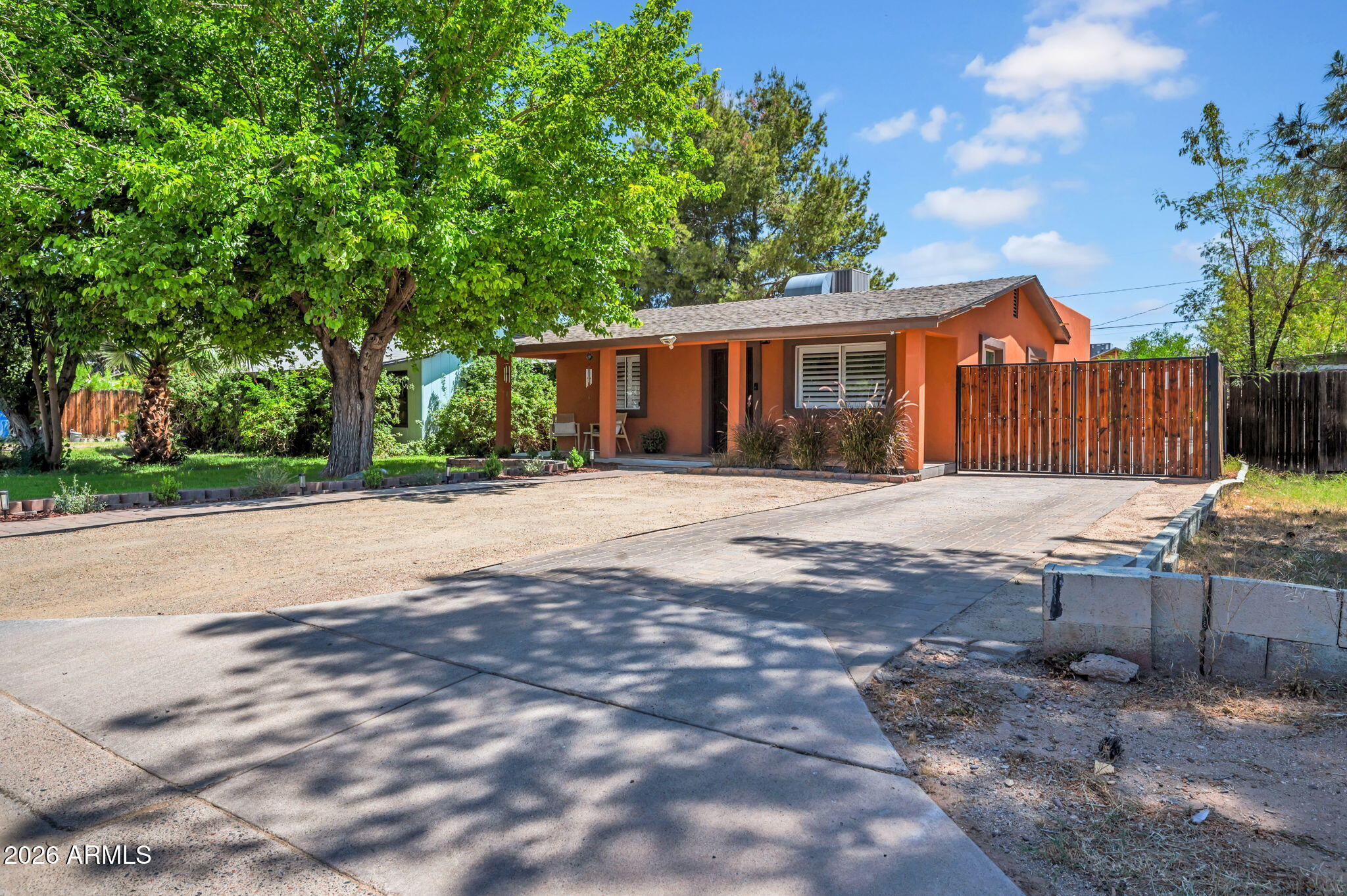 2405 N 27TH Place