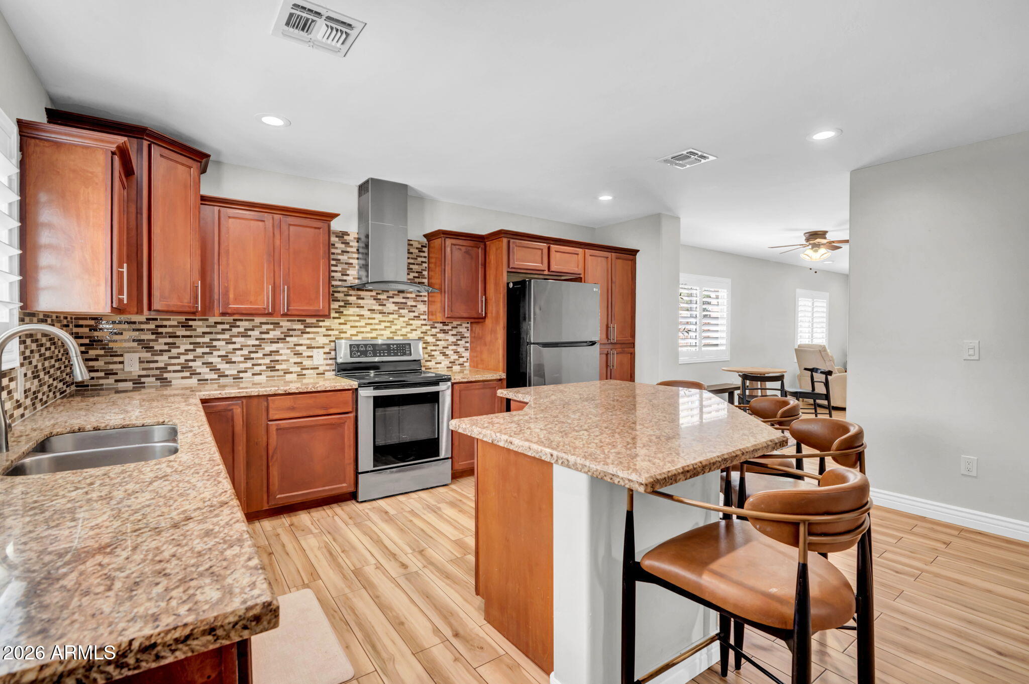 2405 N 27TH Place