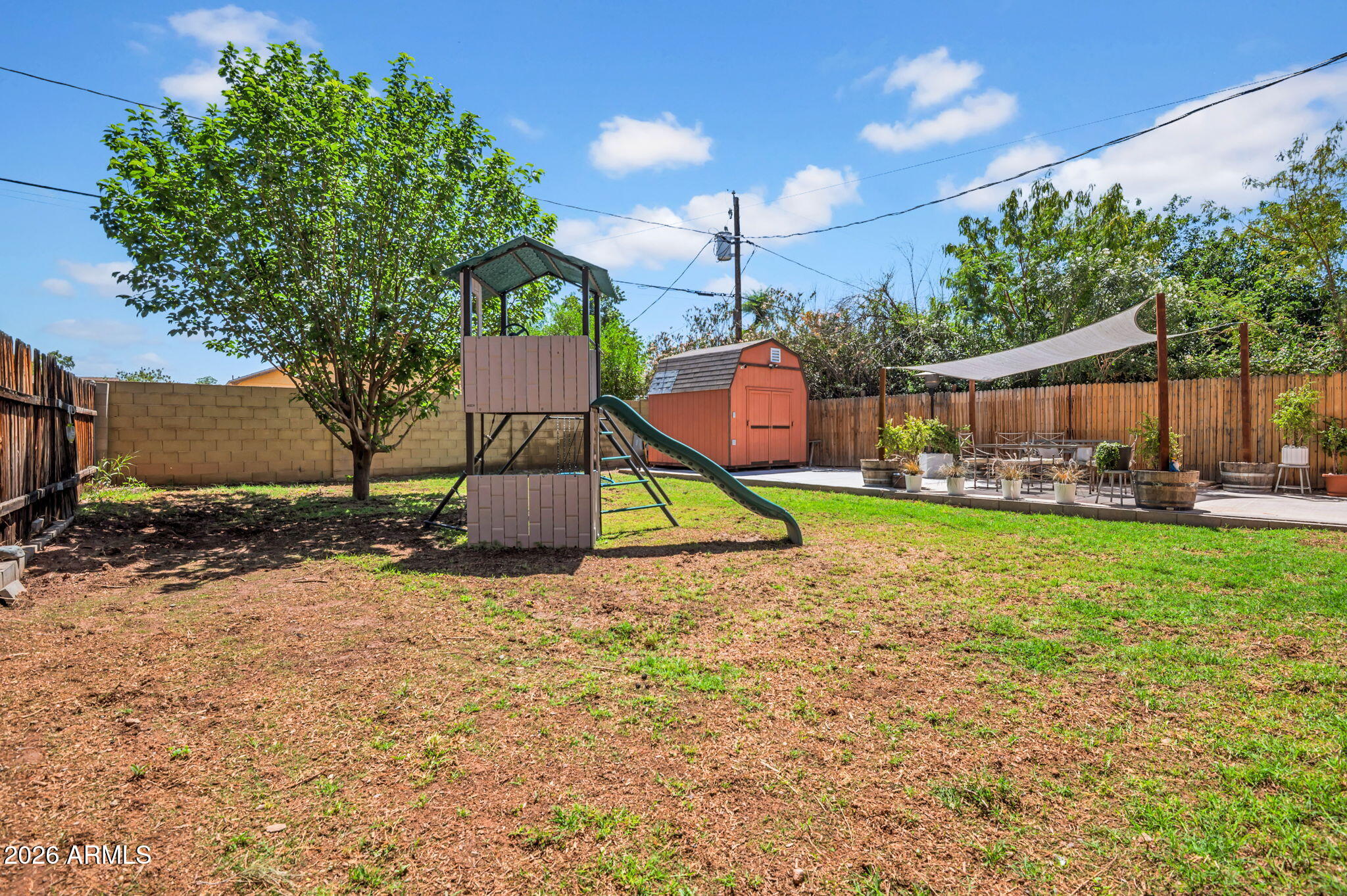 2405 N 27TH Place