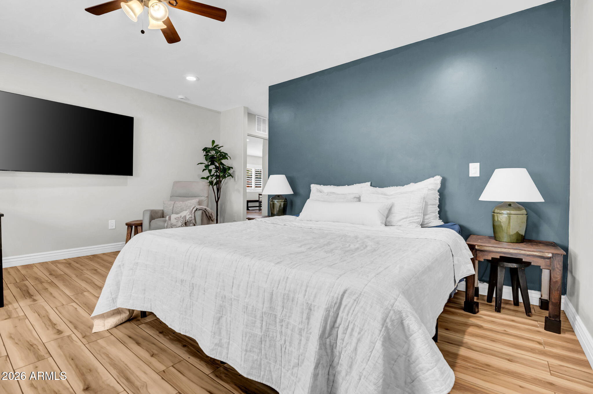 2405 N 27TH Place