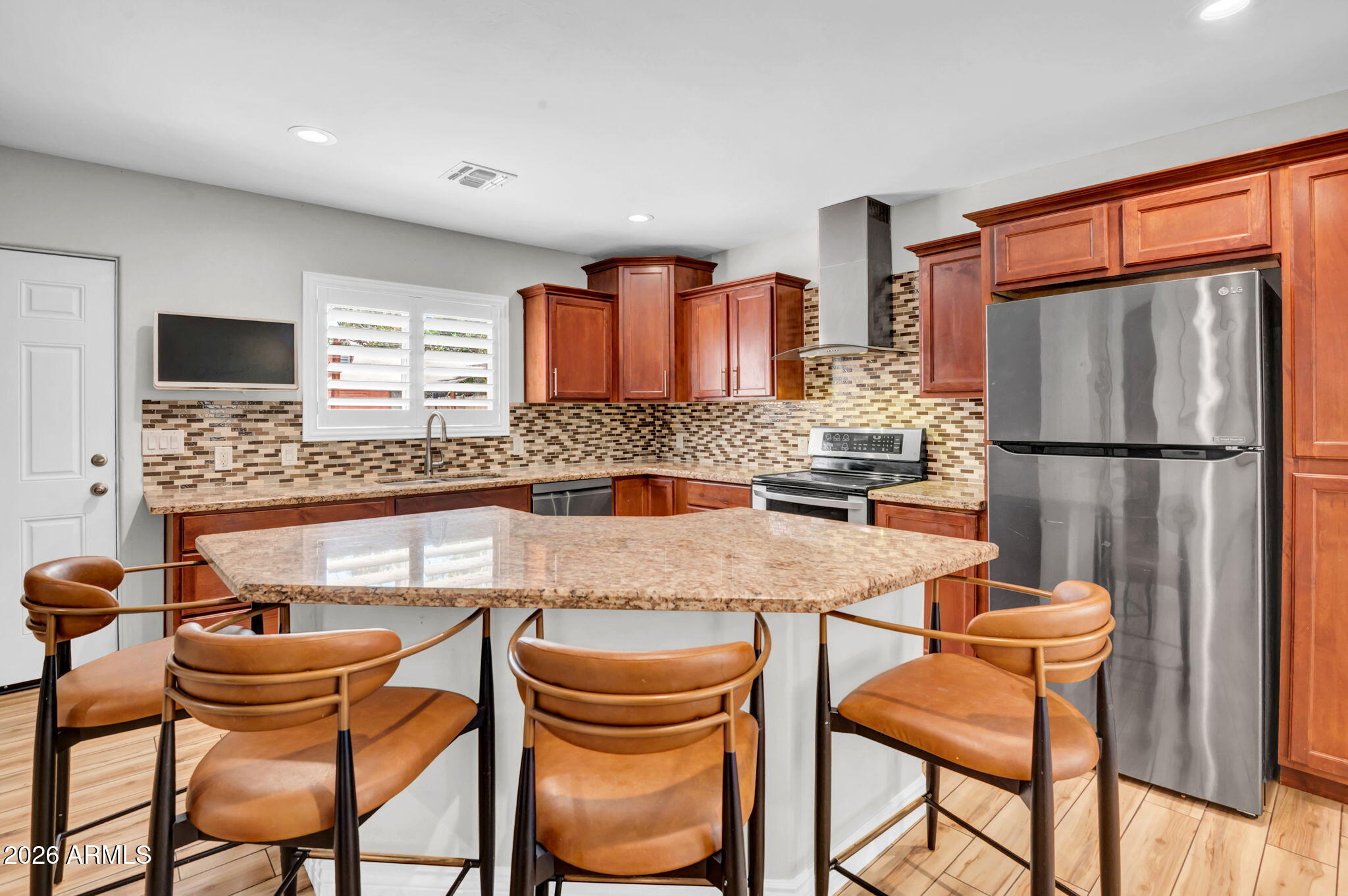2405 N 27TH Place