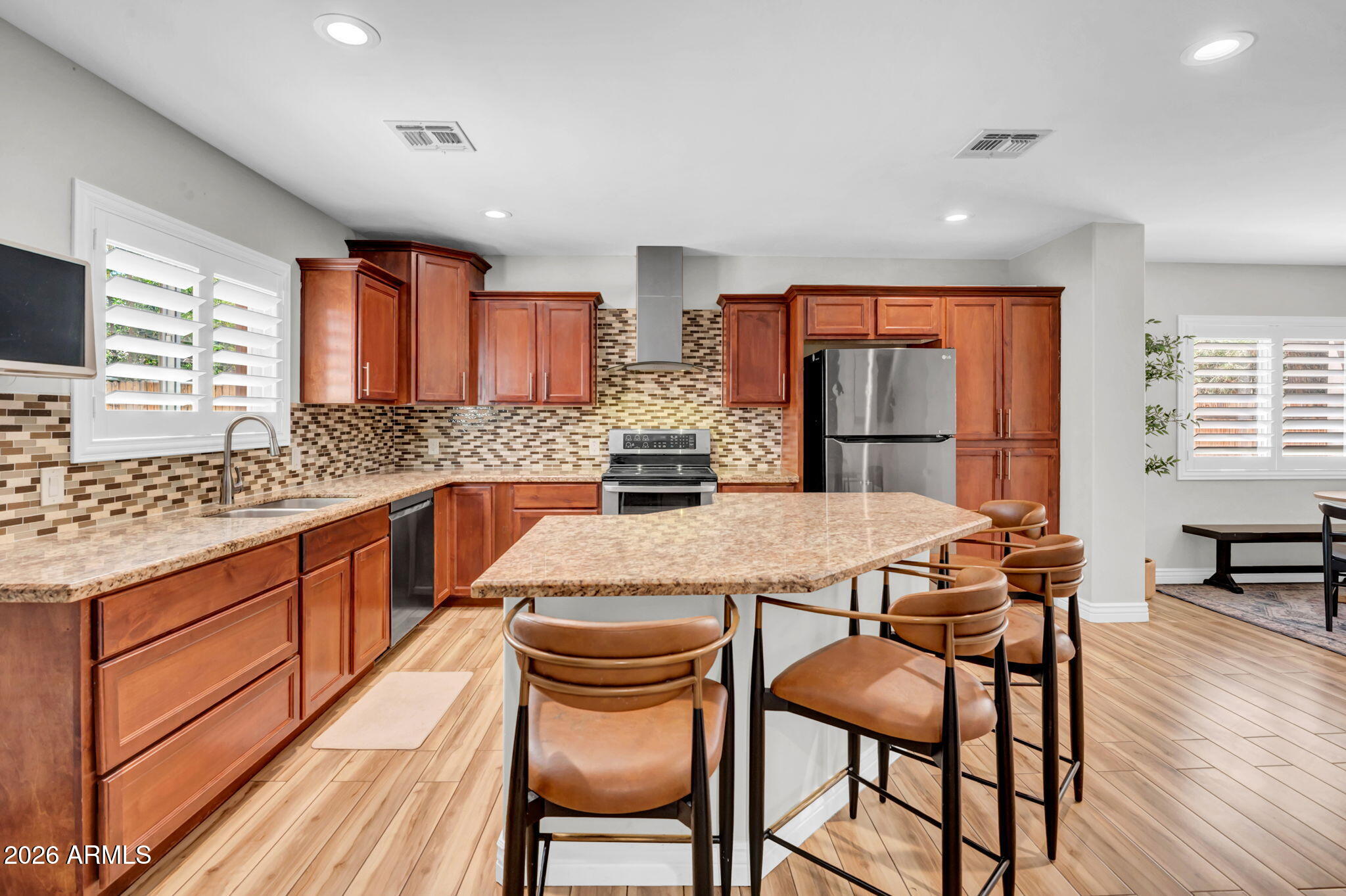 2405 N 27TH Place