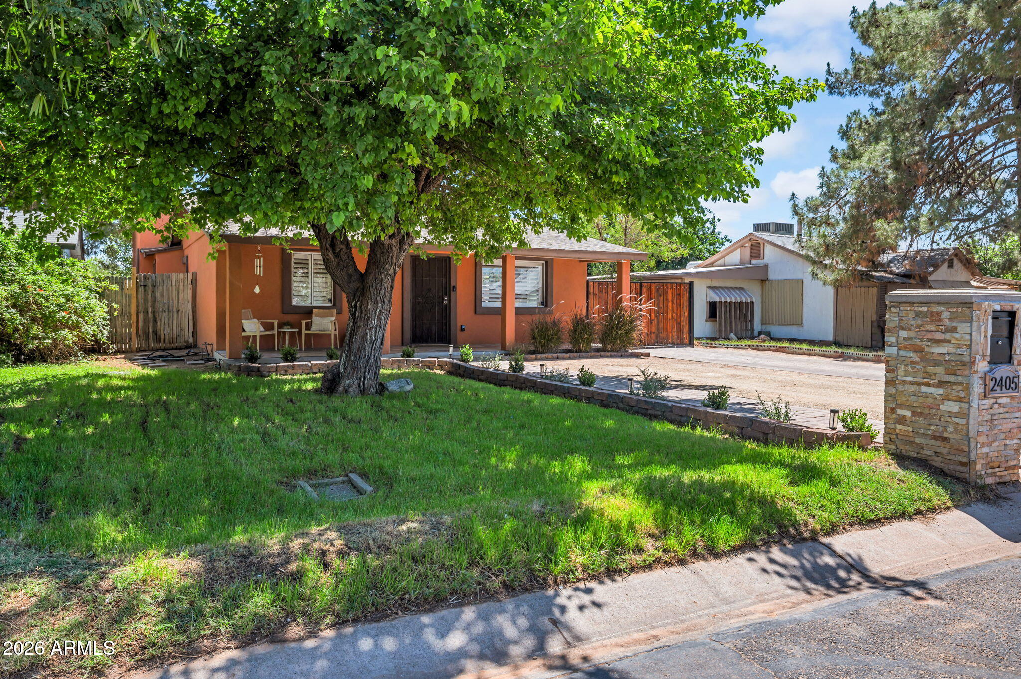 2405 N 27TH Place
