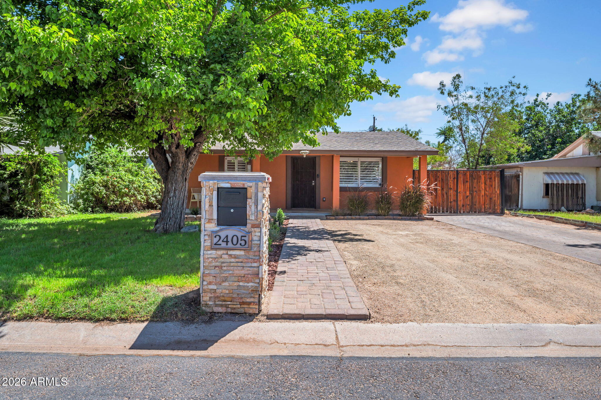 2405 N 27TH Place