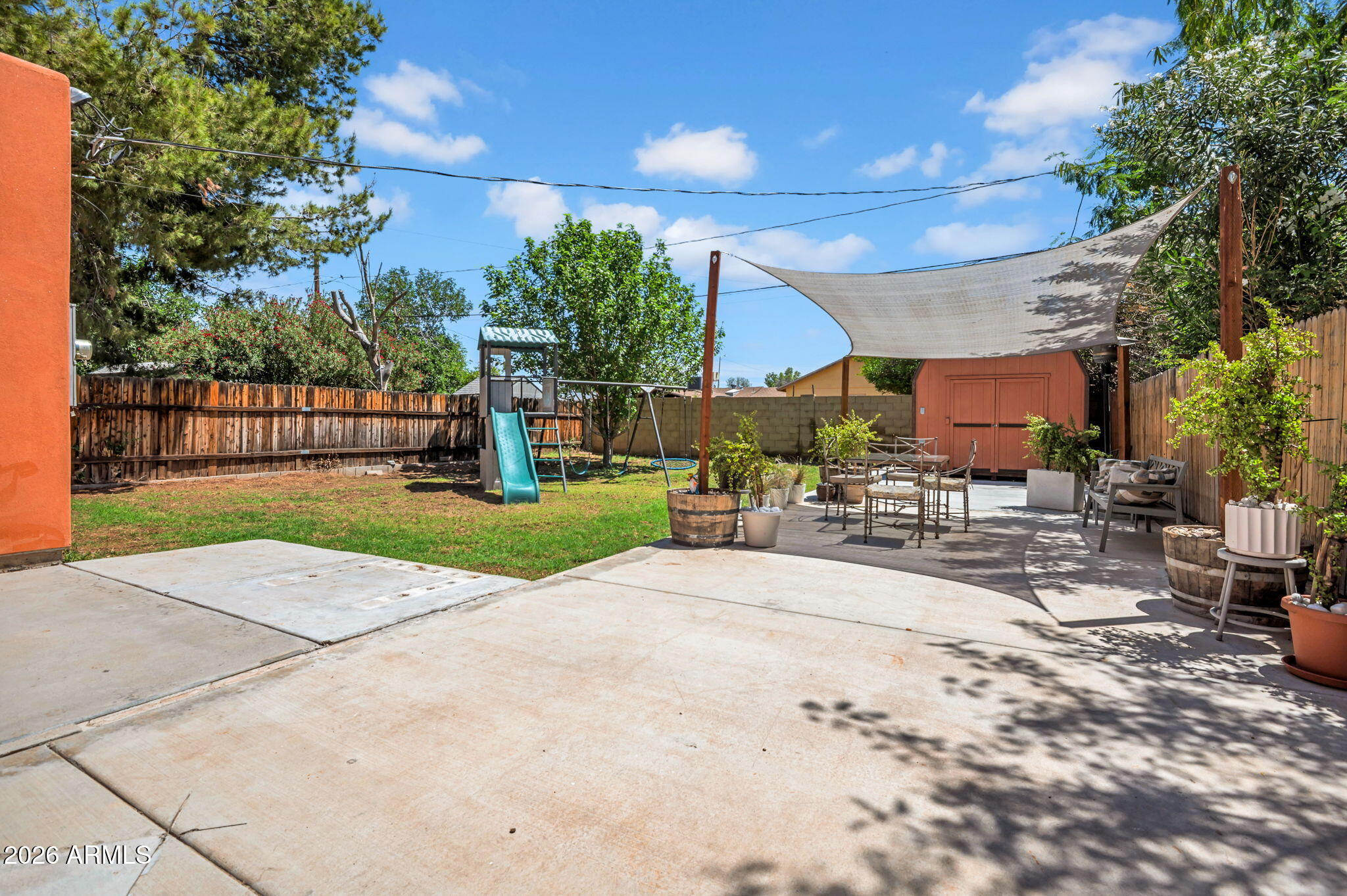 2405 N 27TH Place