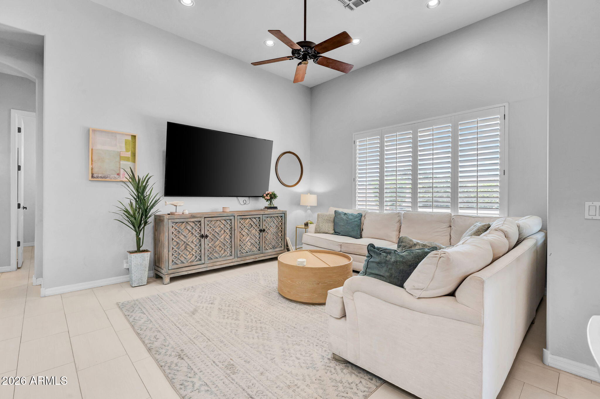 1140 E TUCKEY Lane