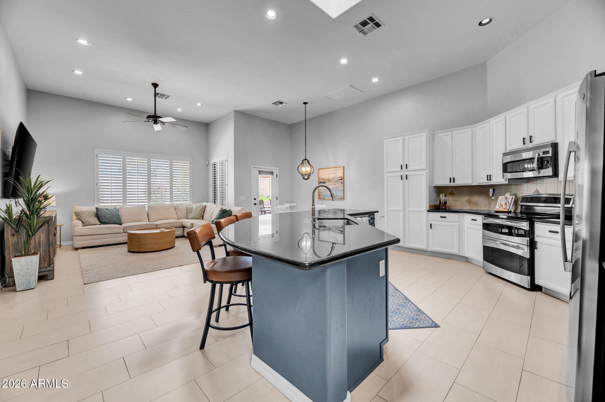 1140 E TUCKEY Lane