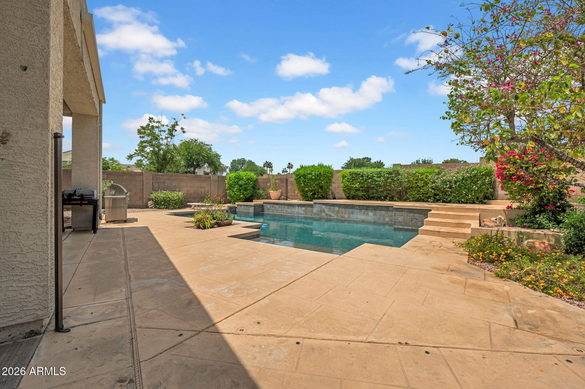 1140 E TUCKEY Lane