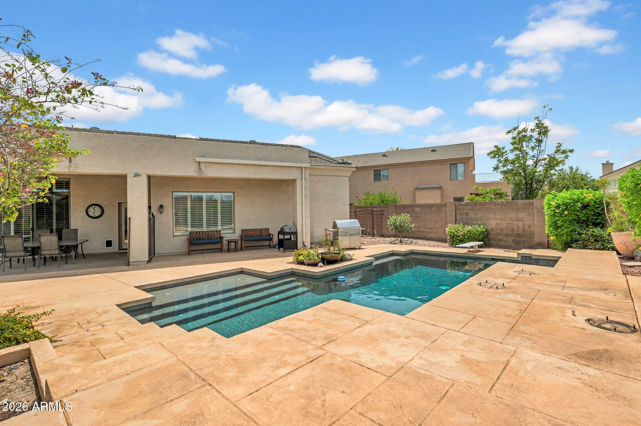 1140 E TUCKEY Lane