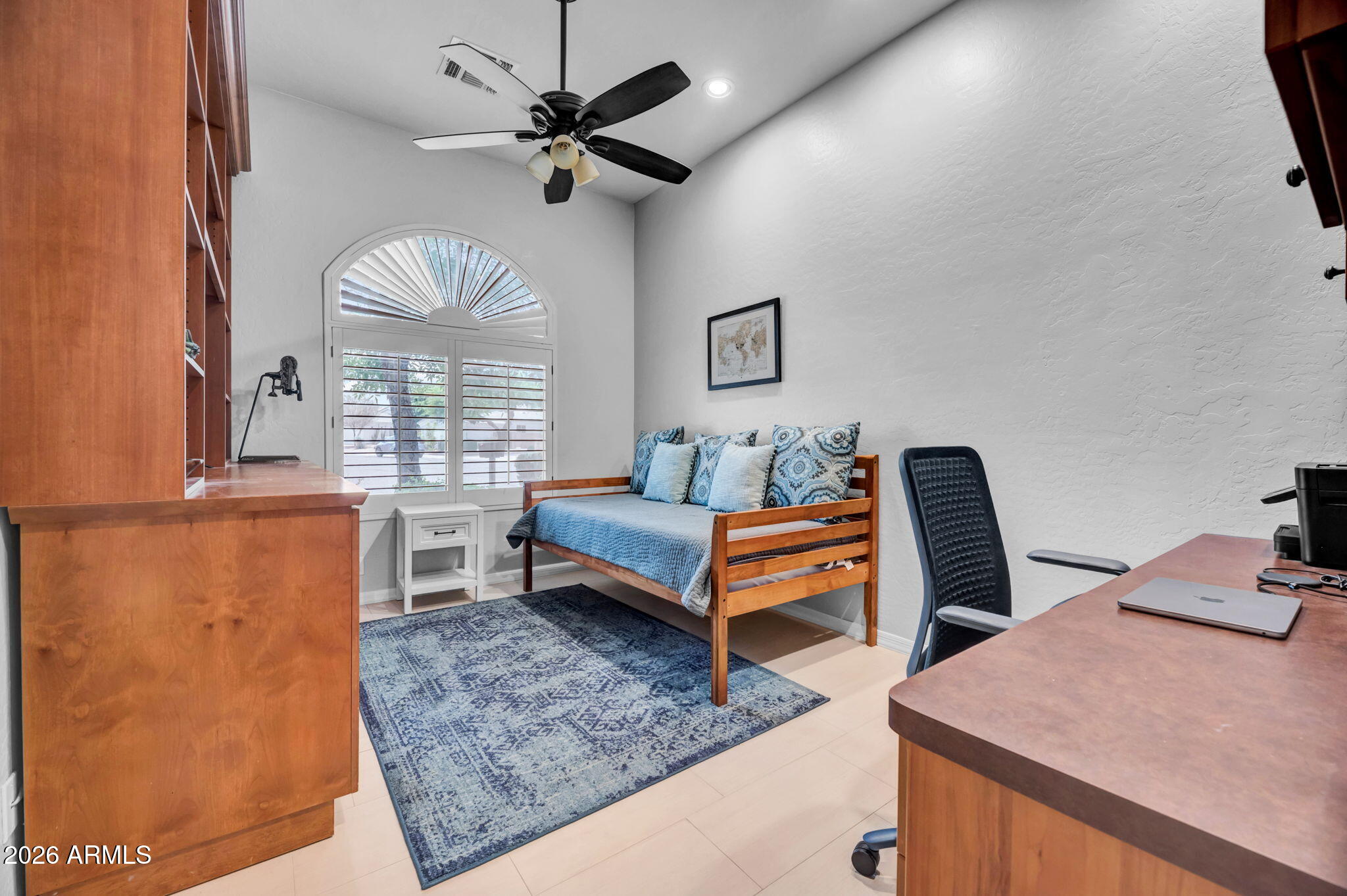 1140 E TUCKEY Lane