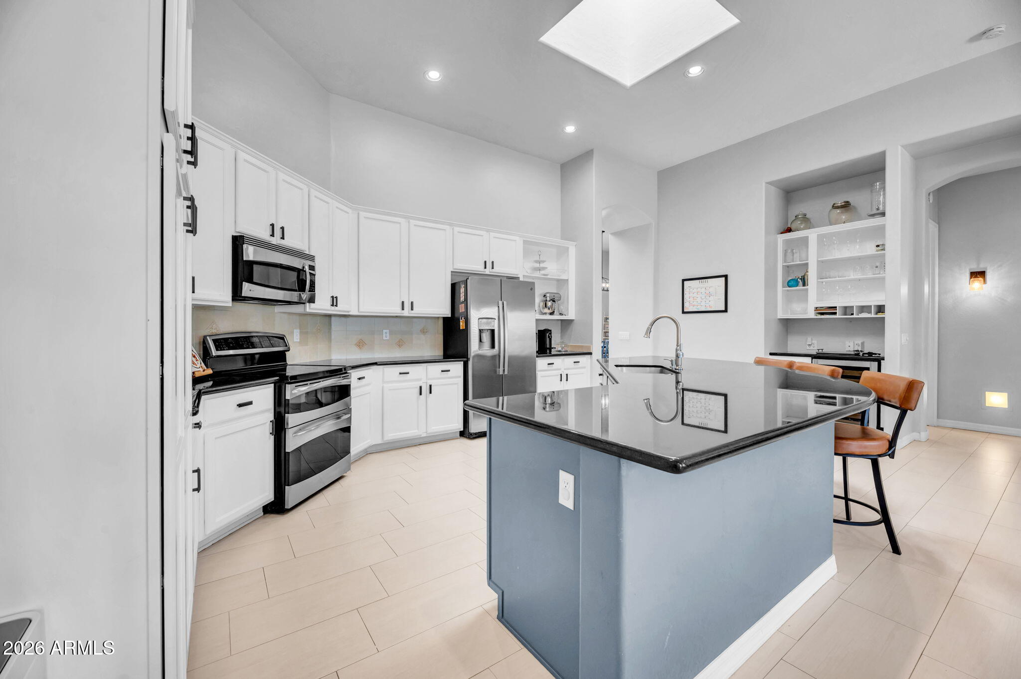 1140 E TUCKEY Lane