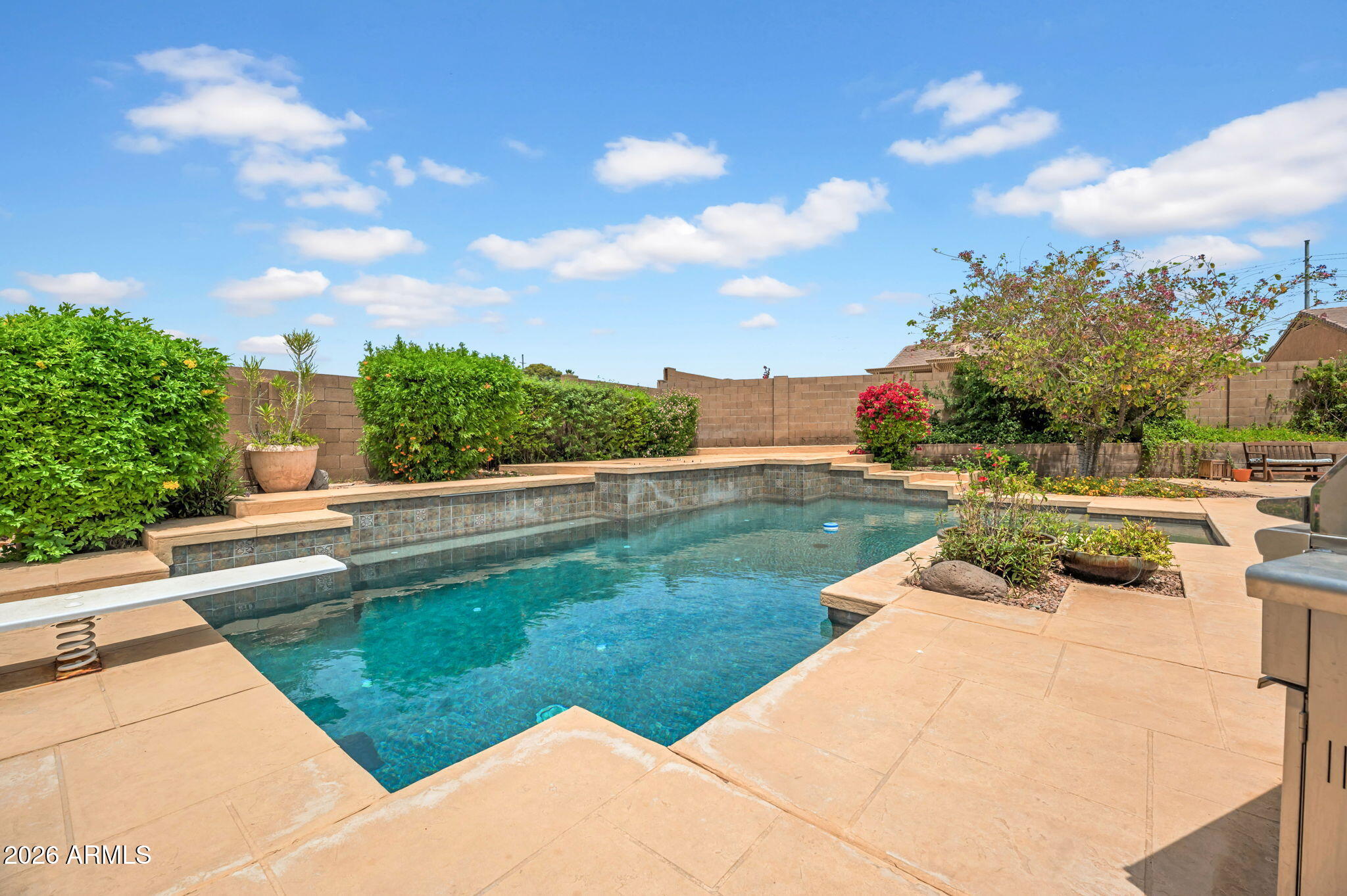1140 E TUCKEY Lane