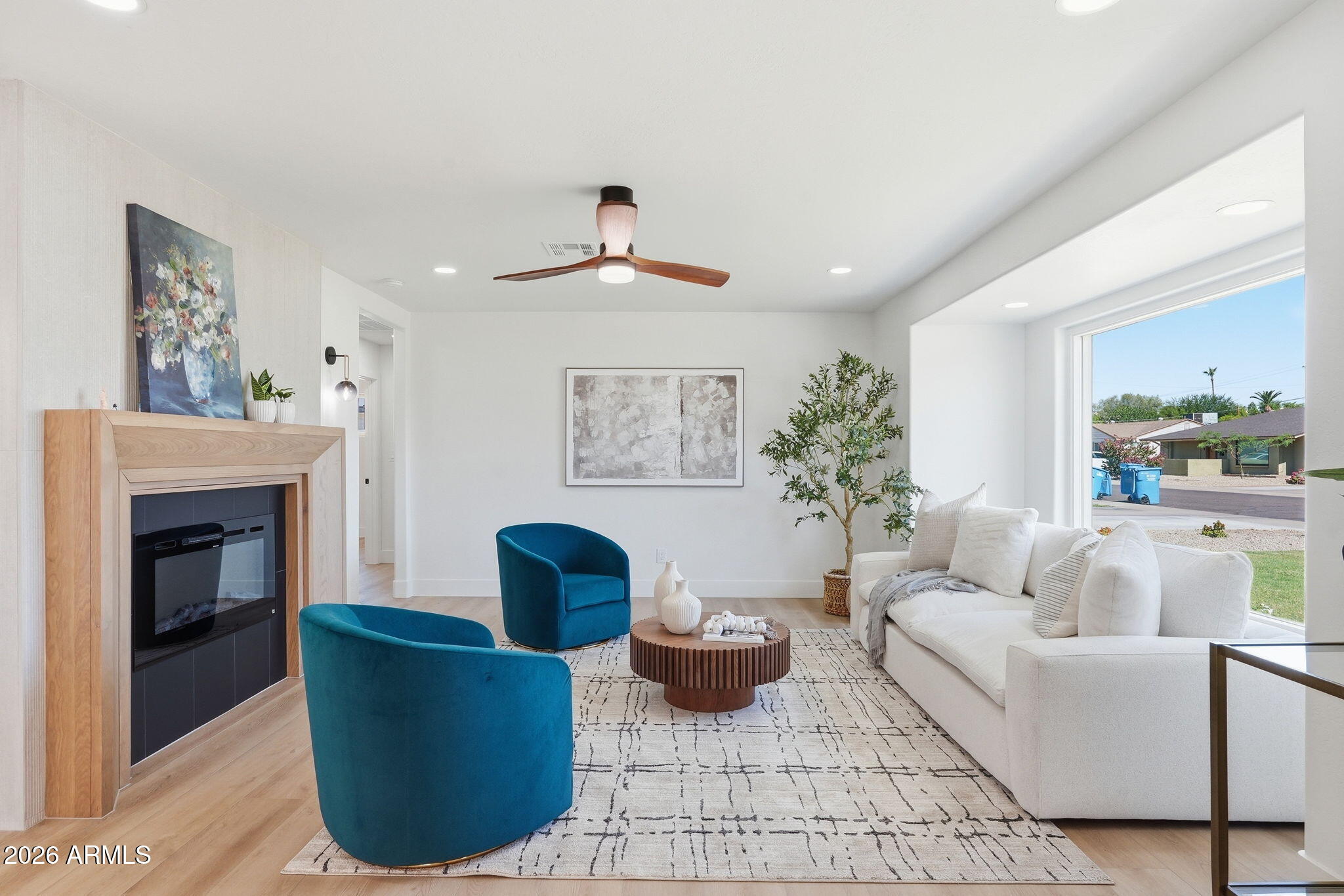 933 E CAVALIER Drive