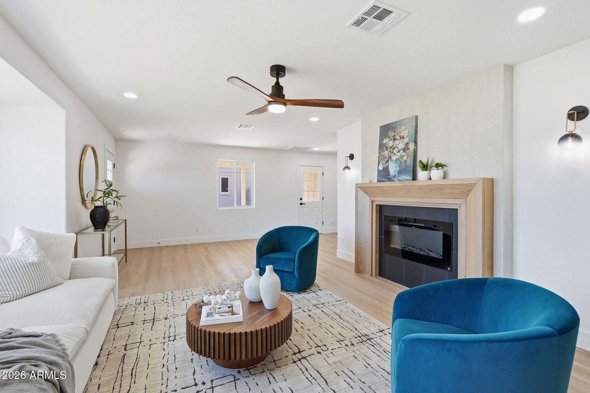 933 E CAVALIER Drive