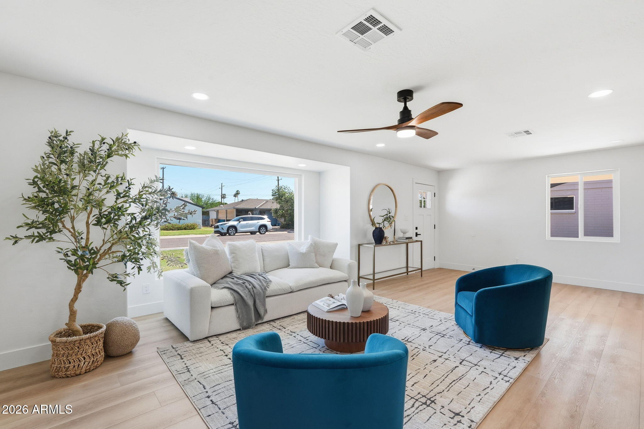 933 E CAVALIER Drive