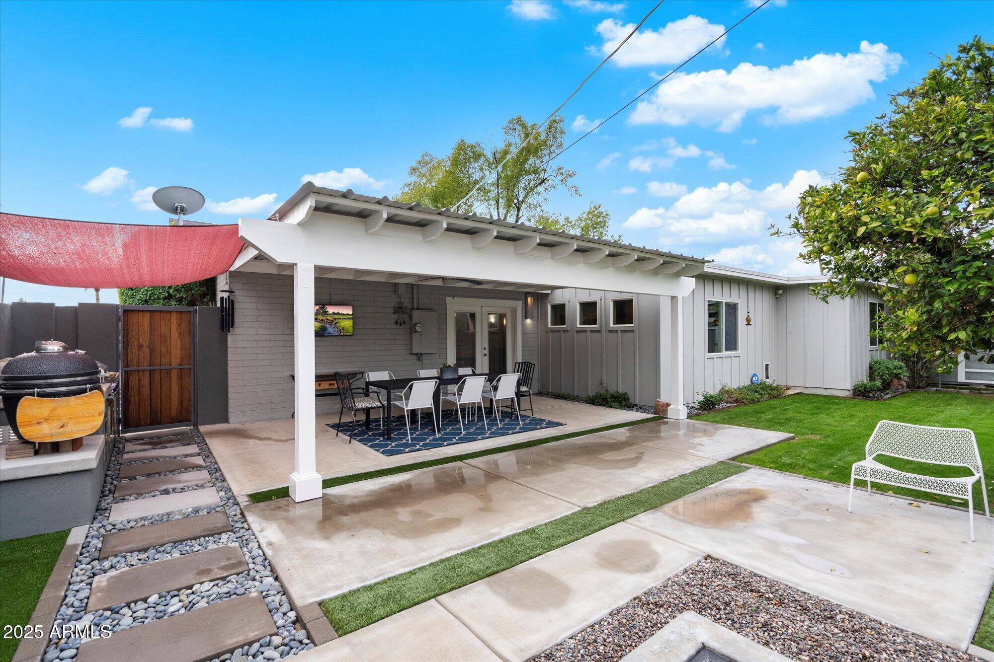 3328 E TURNEY Avenue