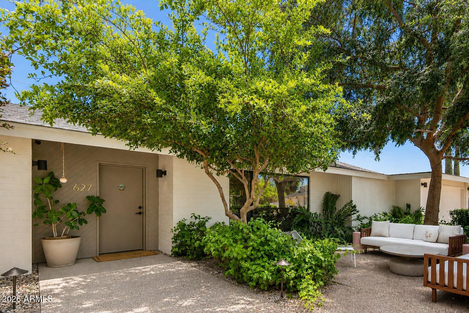 627 W PALMAIRE Avenue