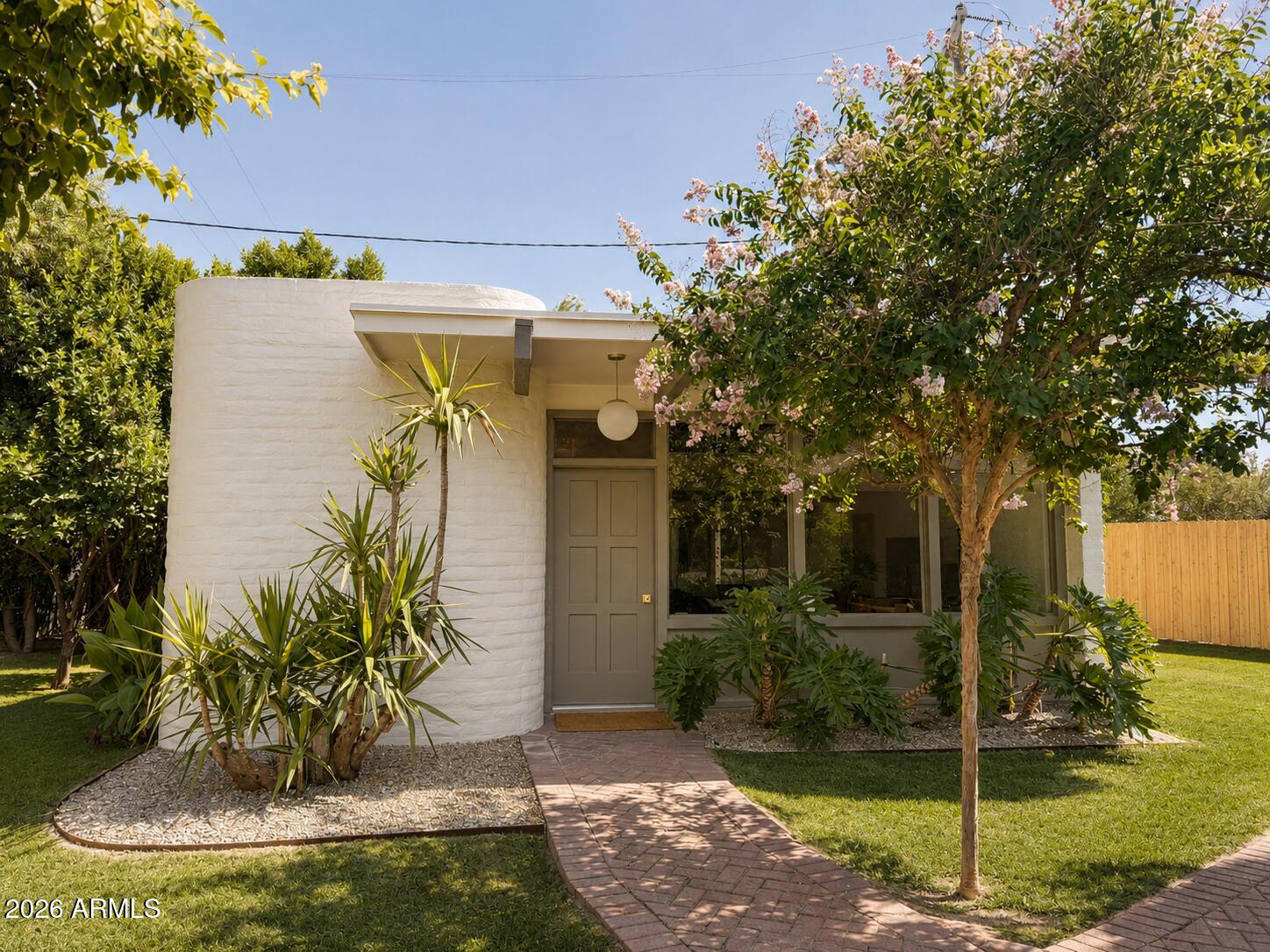 627 W PALMAIRE Avenue