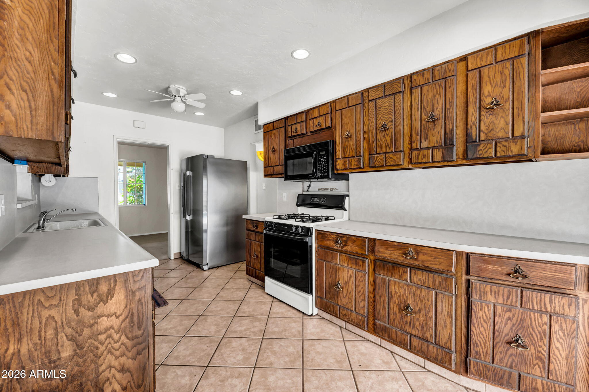 3101 E Mariposa St