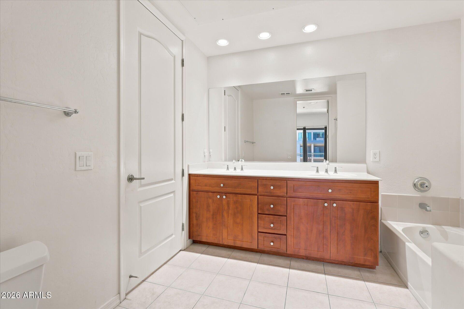 17 W VERNON Avenue 507