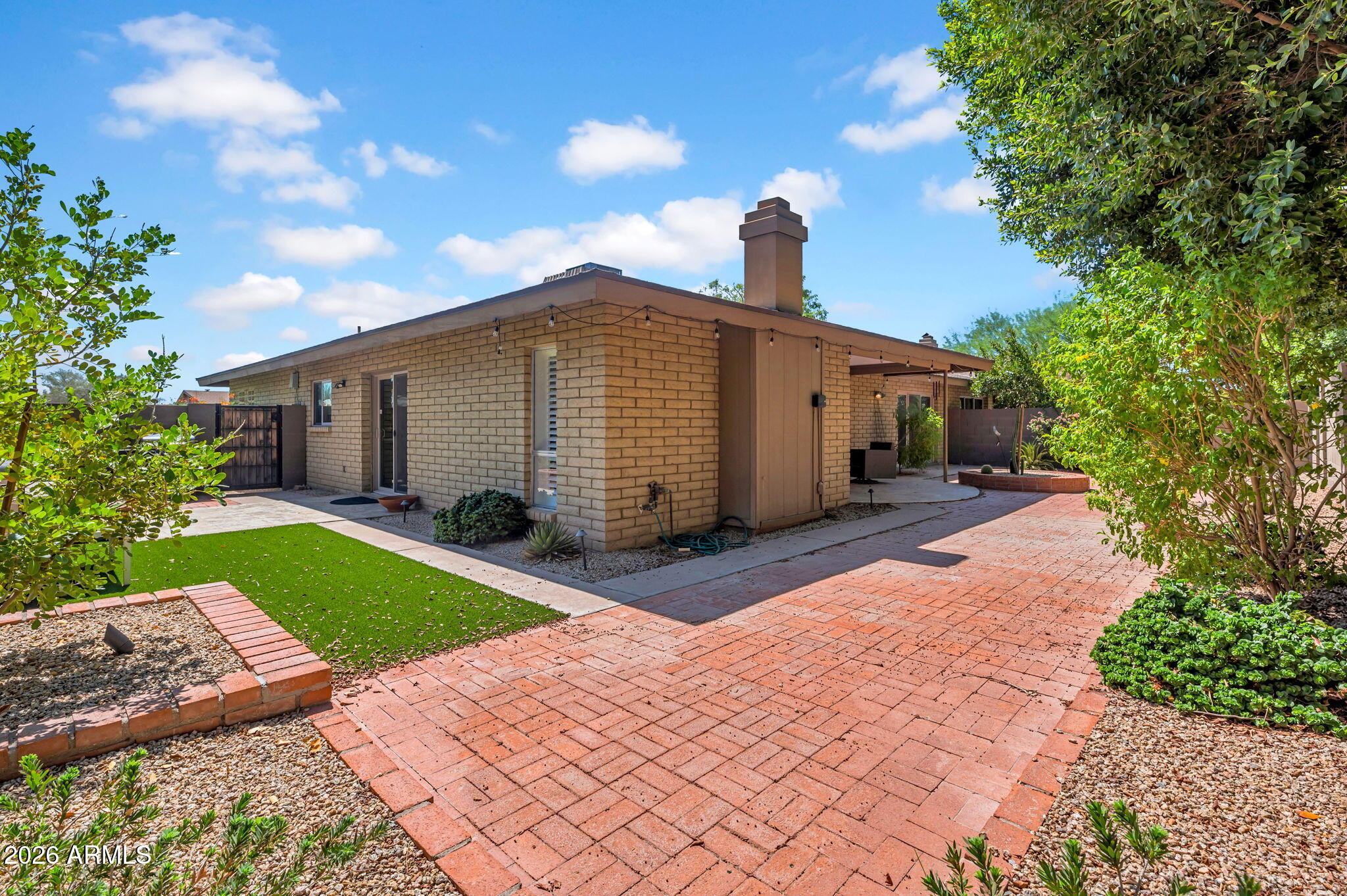 1110 E ORANGEWOOD Avenue
