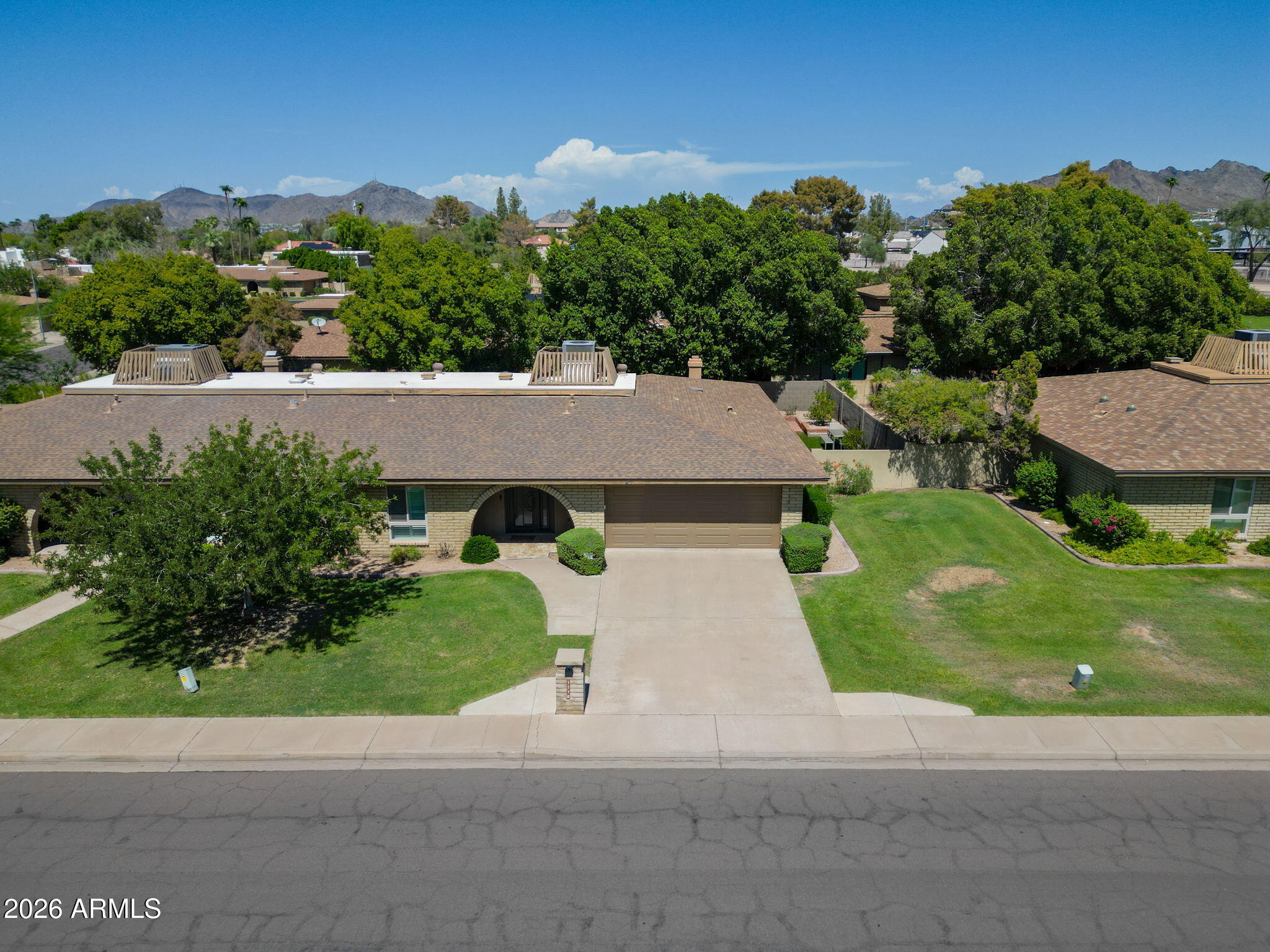 1110 E ORANGEWOOD Avenue