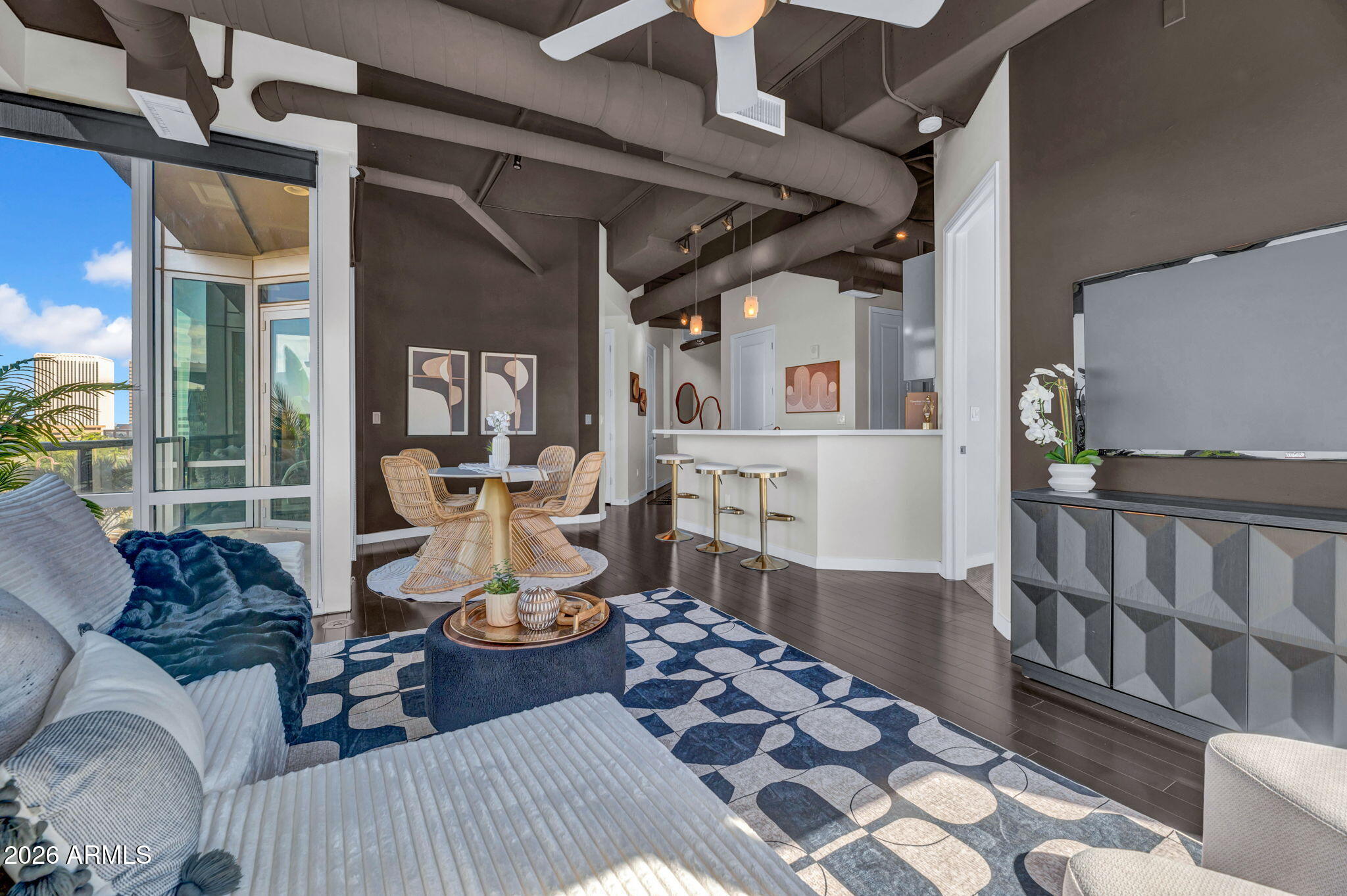 1 E LEXINGTON Avenue 410