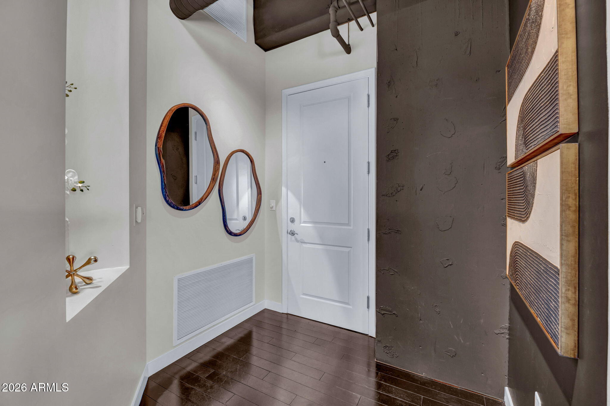 1 E LEXINGTON Avenue 410