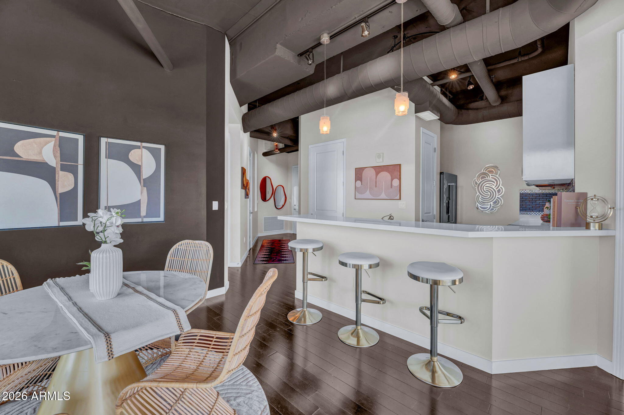 1 E LEXINGTON Avenue 410