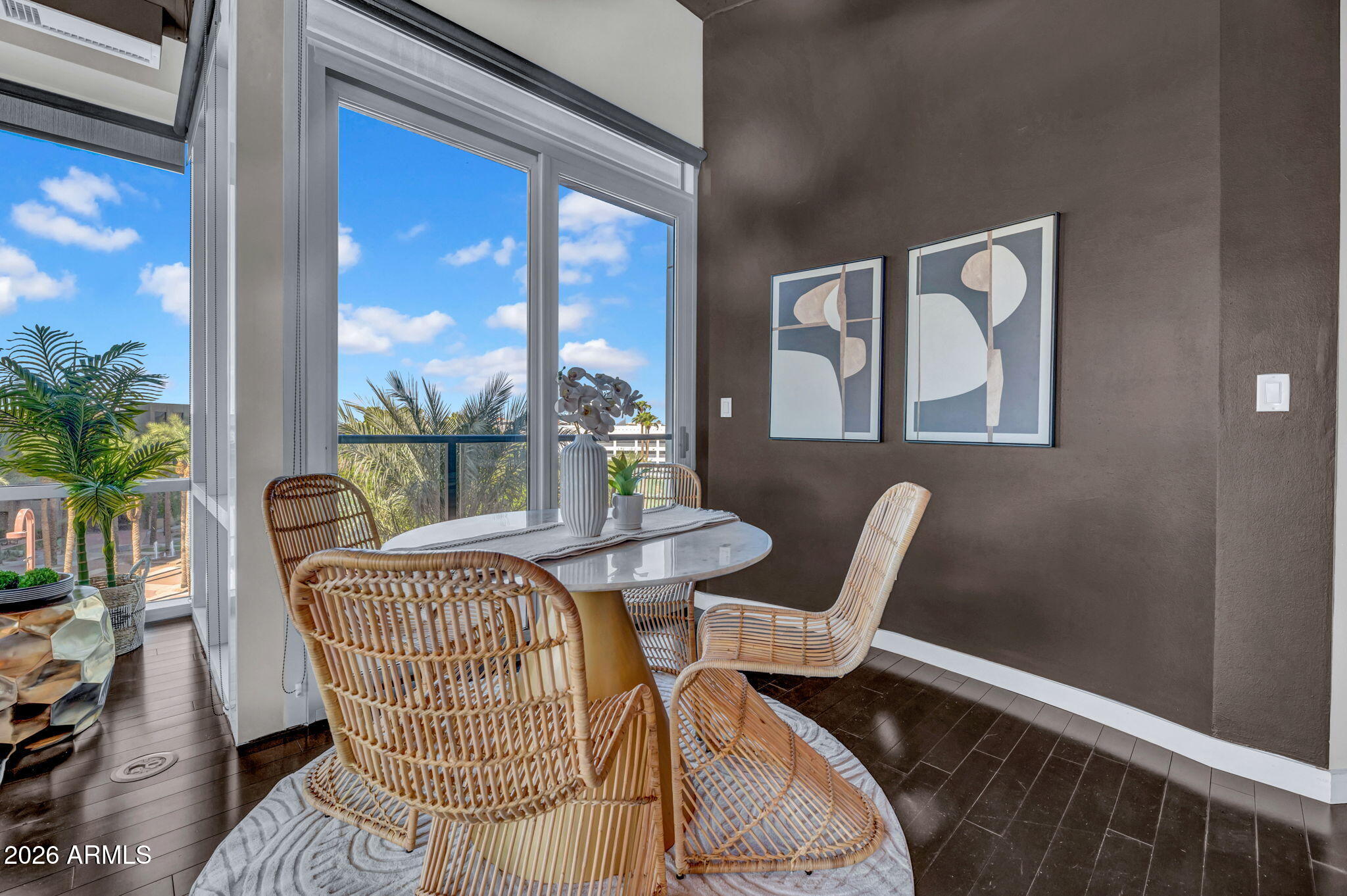 1 E LEXINGTON Avenue 410