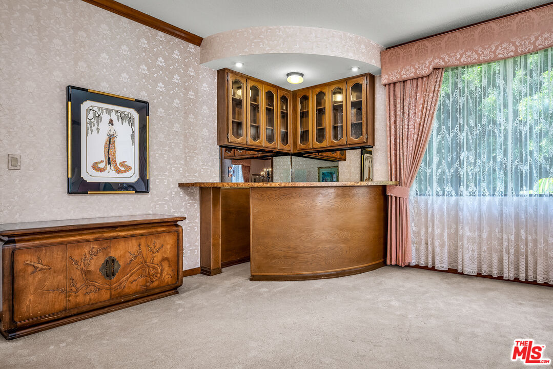126 N Croft Ave Unit: 302