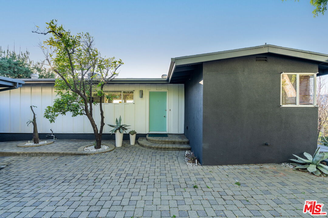 1313 Corona Dr