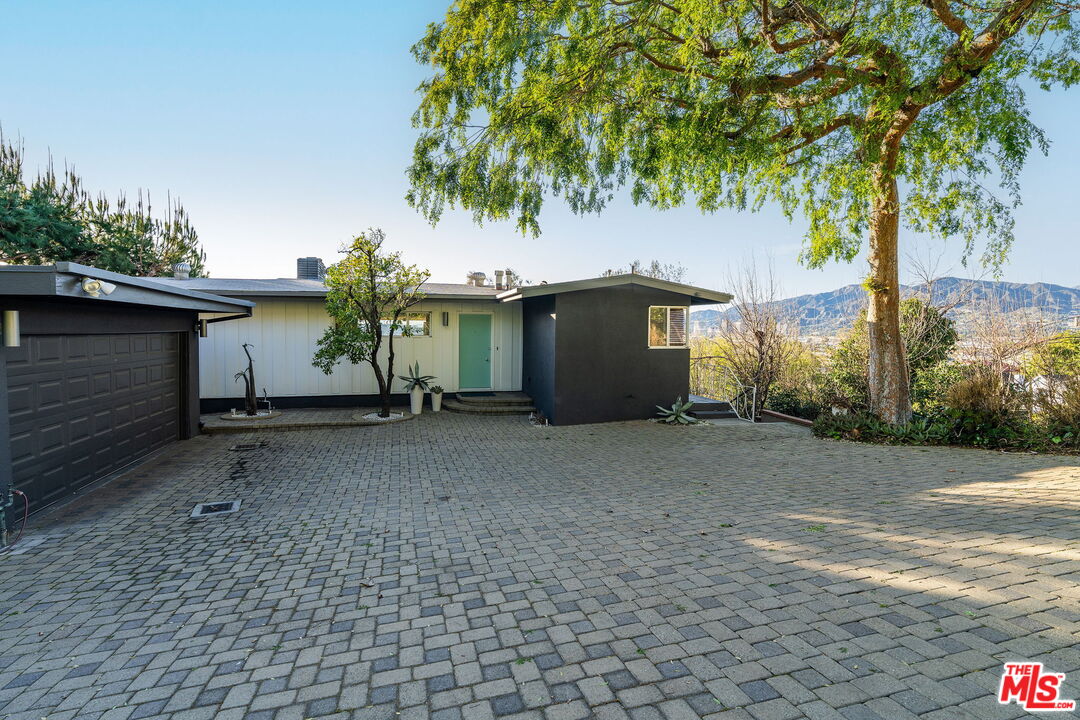 1313 Corona Dr