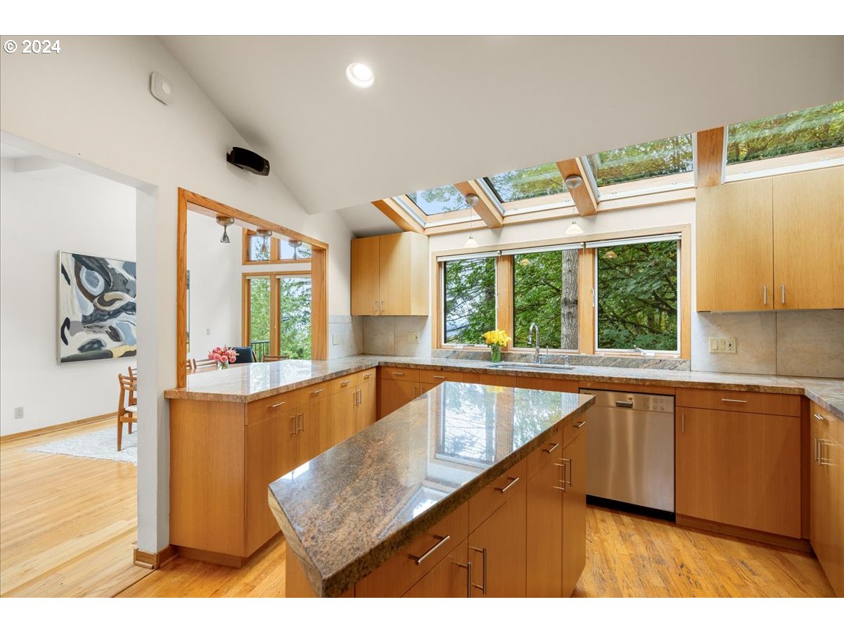 2009 SW Mount Hood LN
