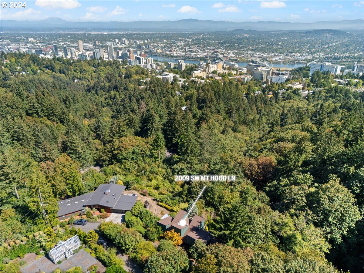 2009 SW Mount Hood LN