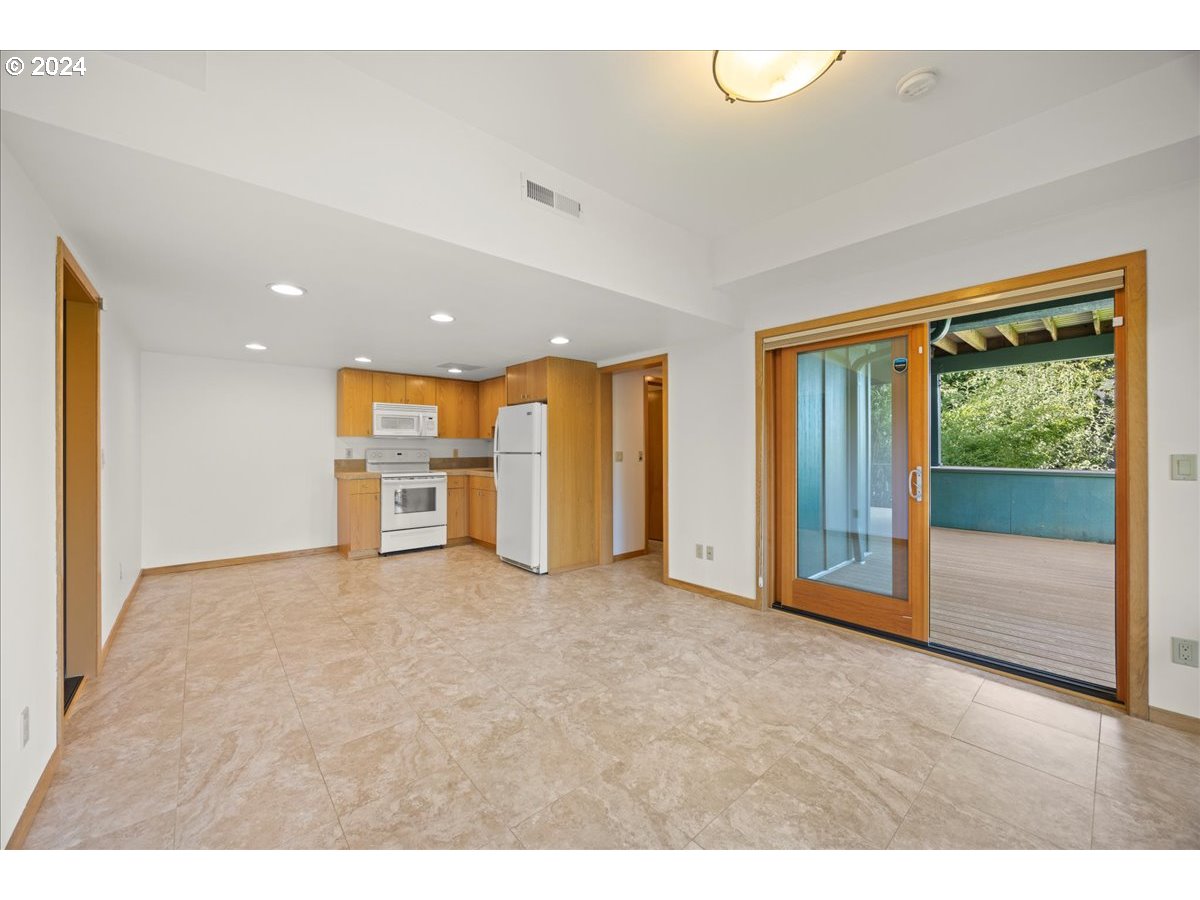 2009 SW Mount Hood LN