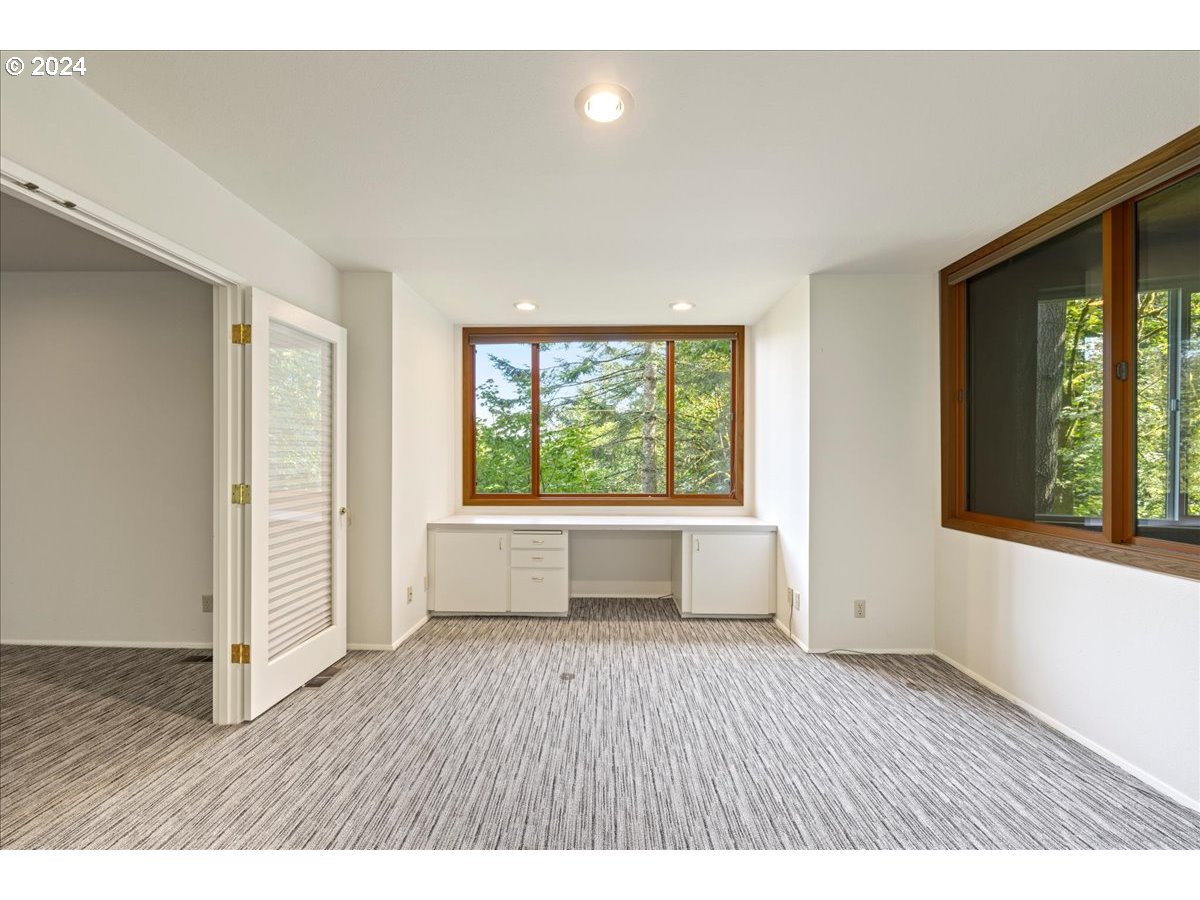 2009 SW Mount Hood LN