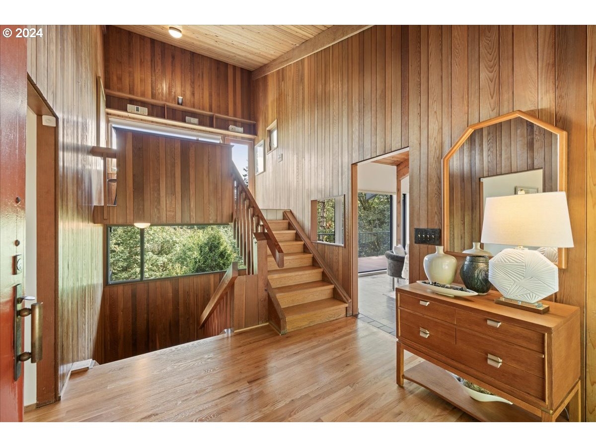2009 SW Mount Hood LN