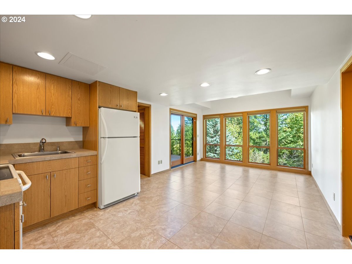 2009 SW Mount Hood LN