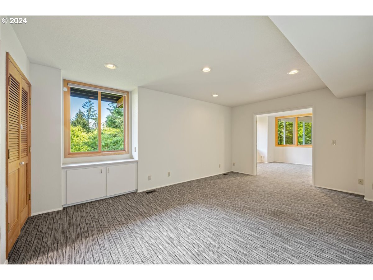 2009 SW Mount Hood LN
