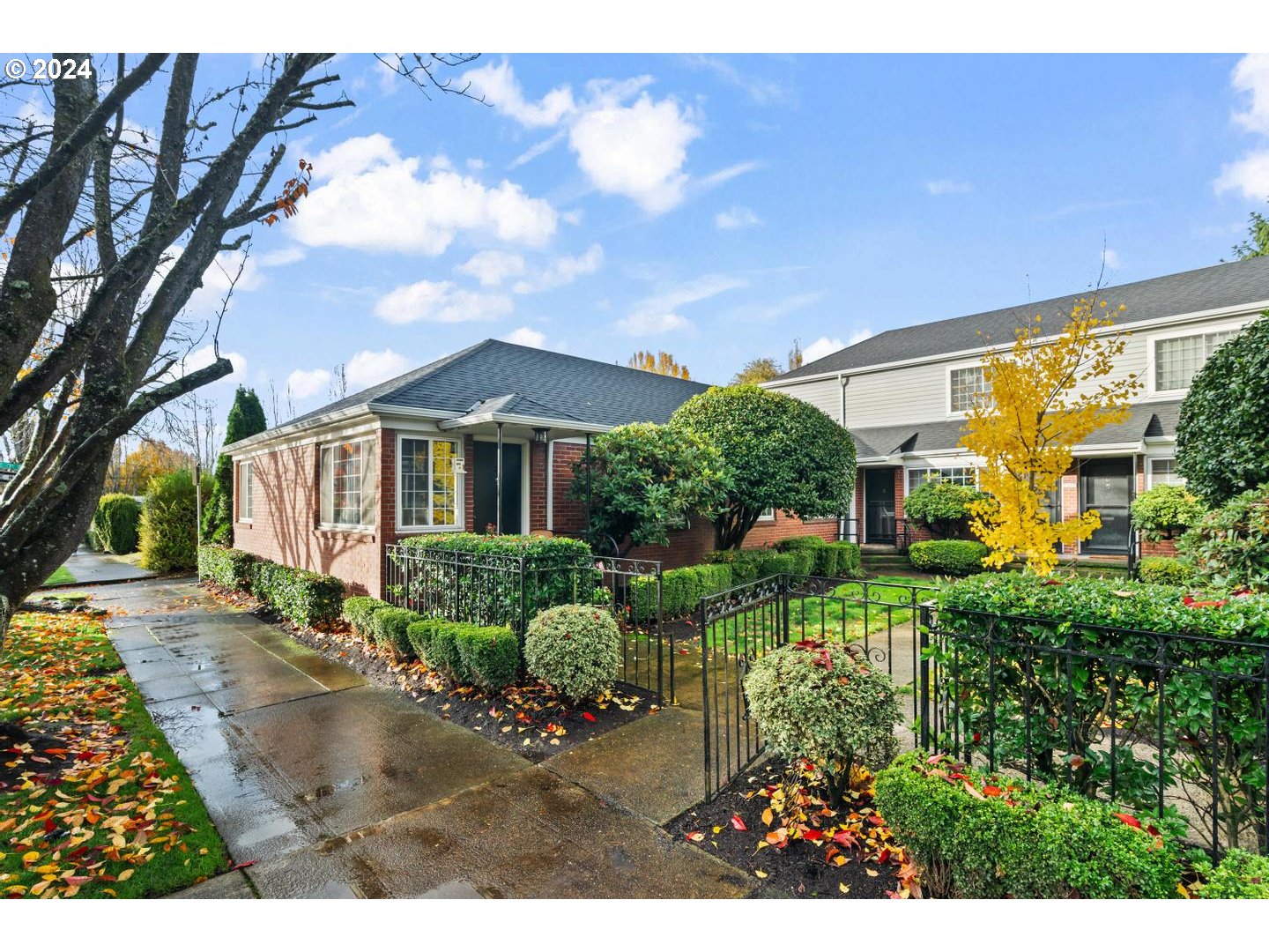 2105 NE EVERETT ST 2