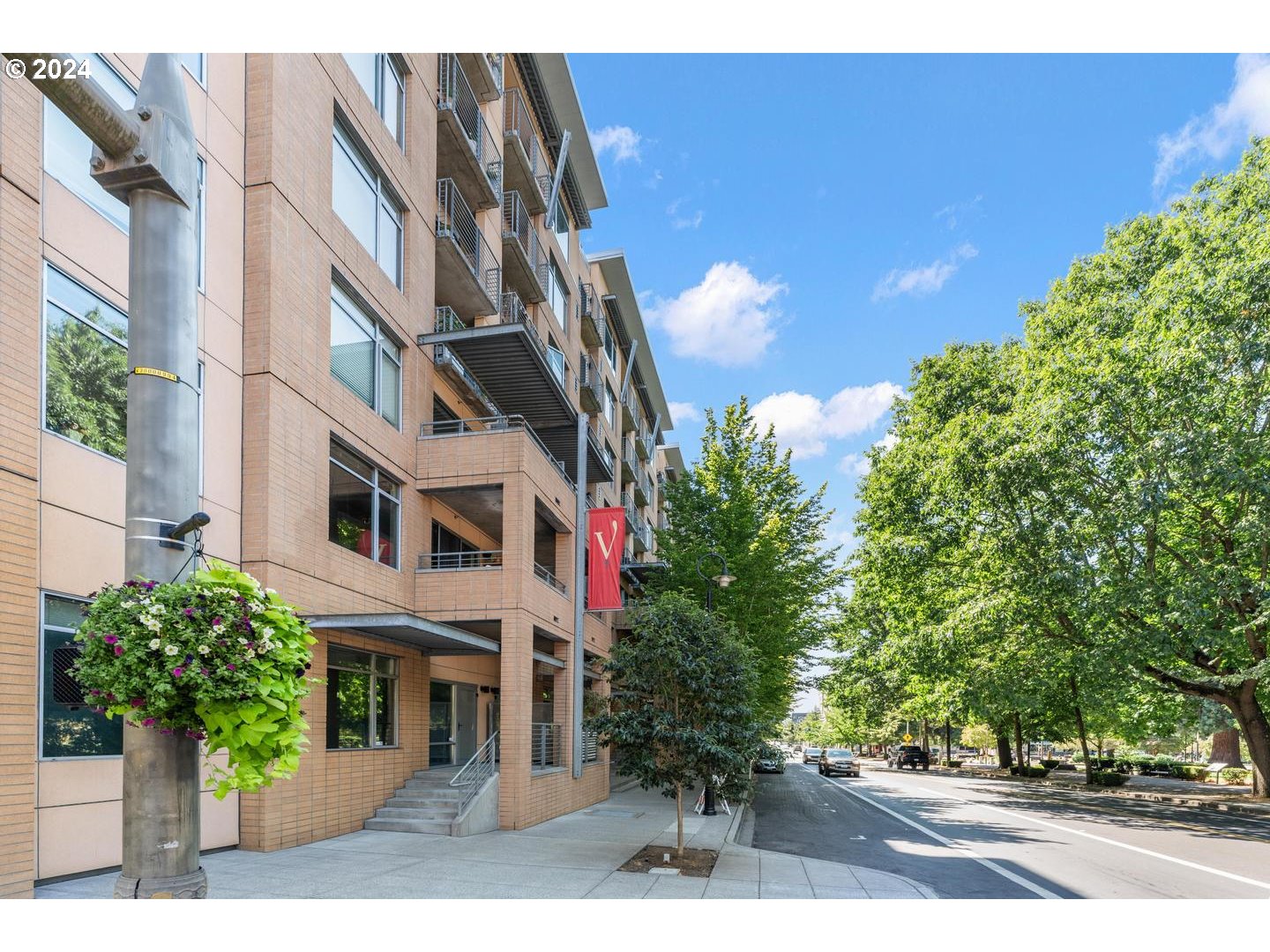 701 COLUMBIA ST 211