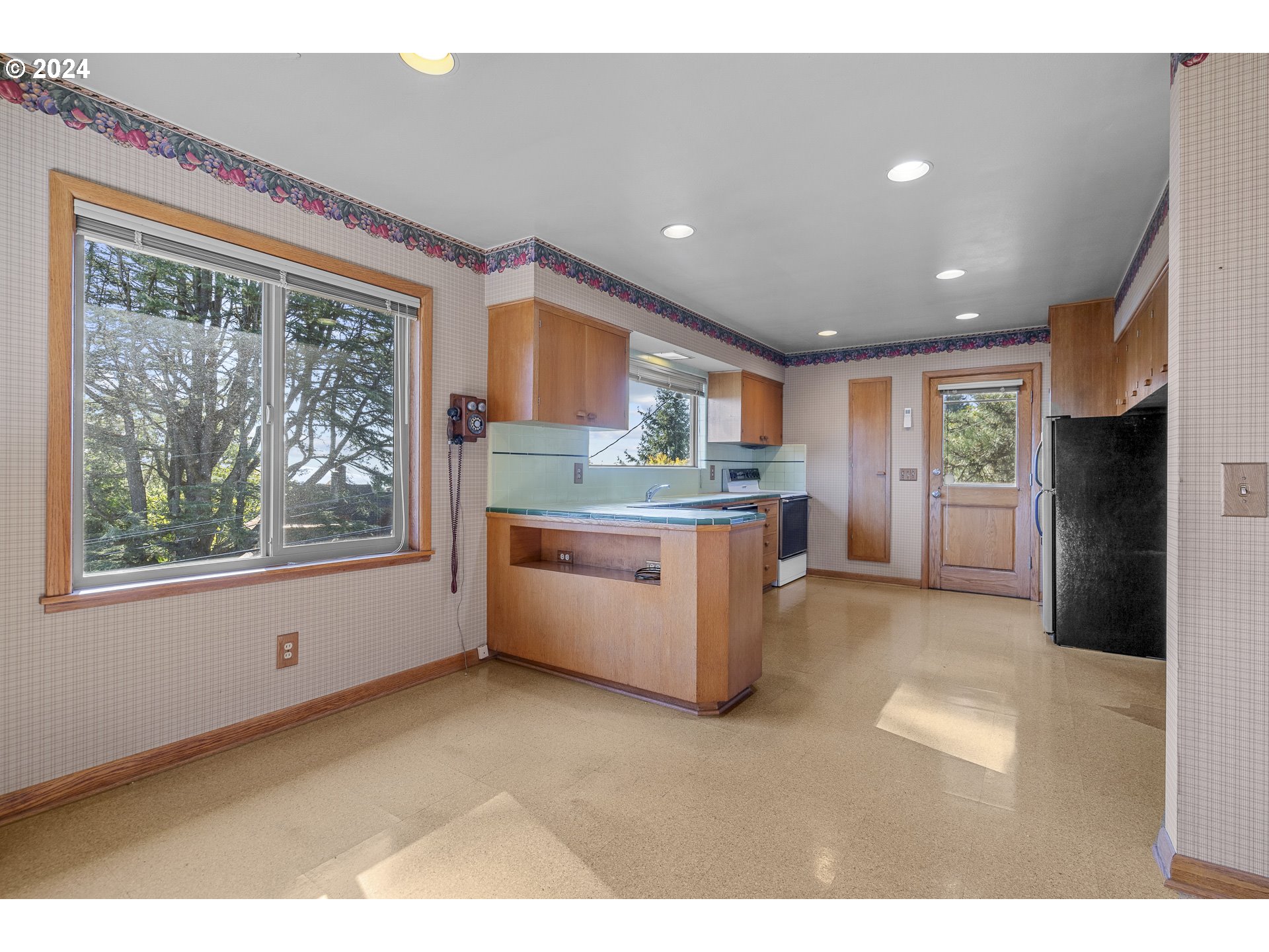 1069 SW Westwood DR