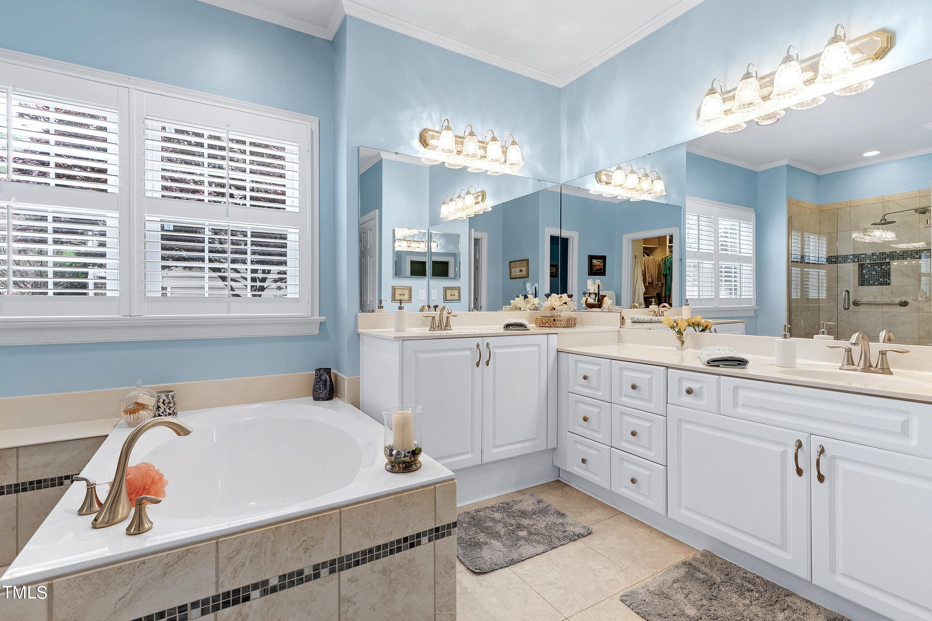 100 Rivergreen Court