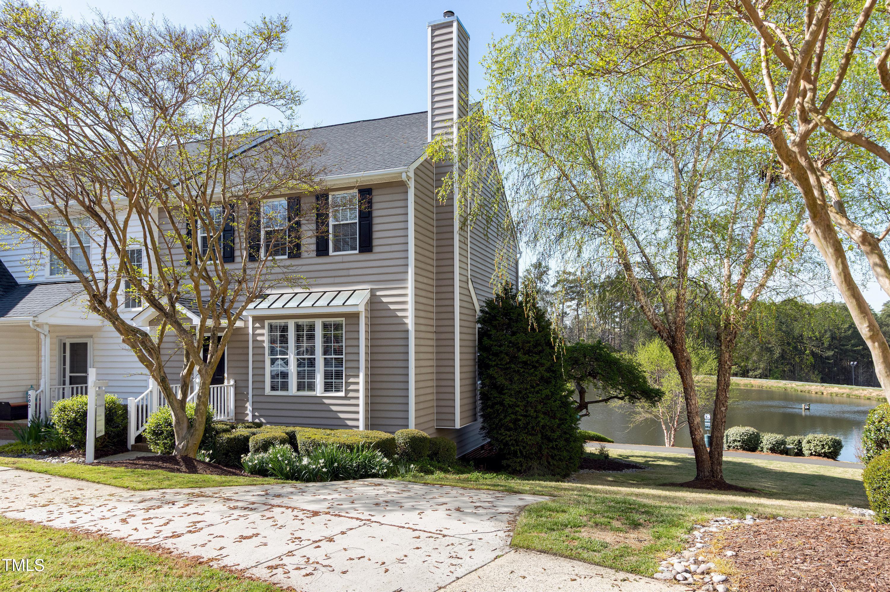 200 Nottinghill Walk