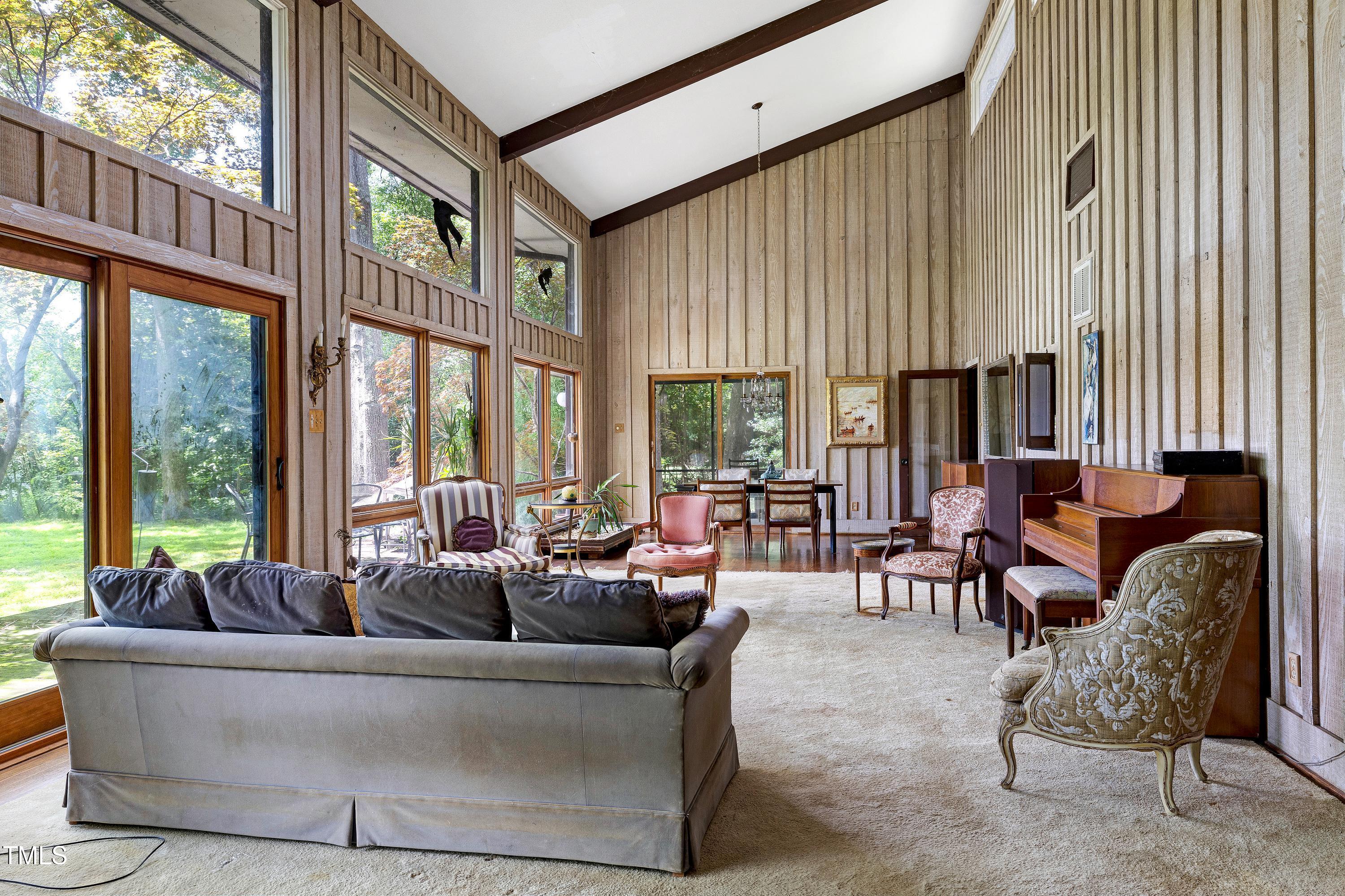 2144 Lakeshore Court