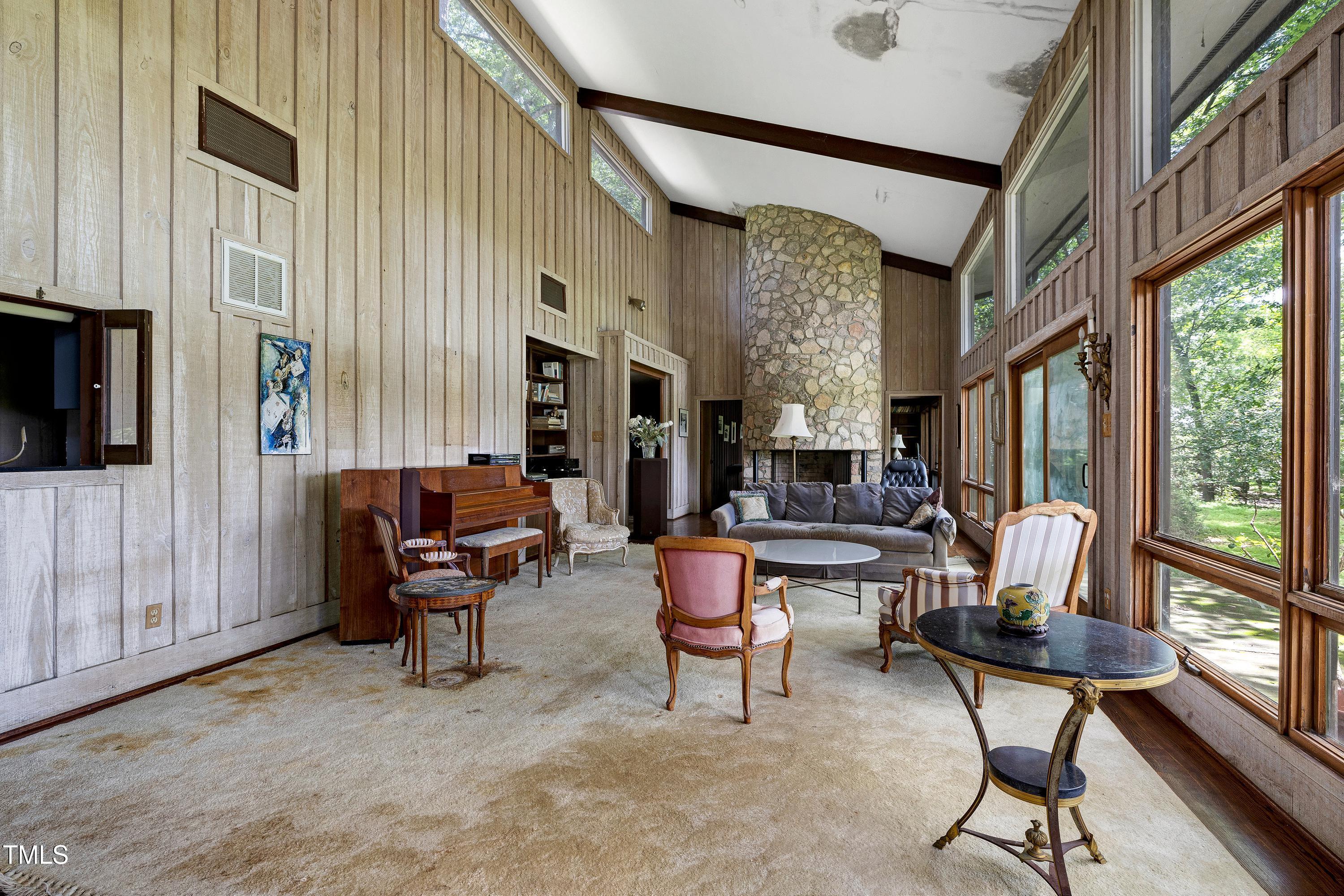 2144 Lakeshore Court