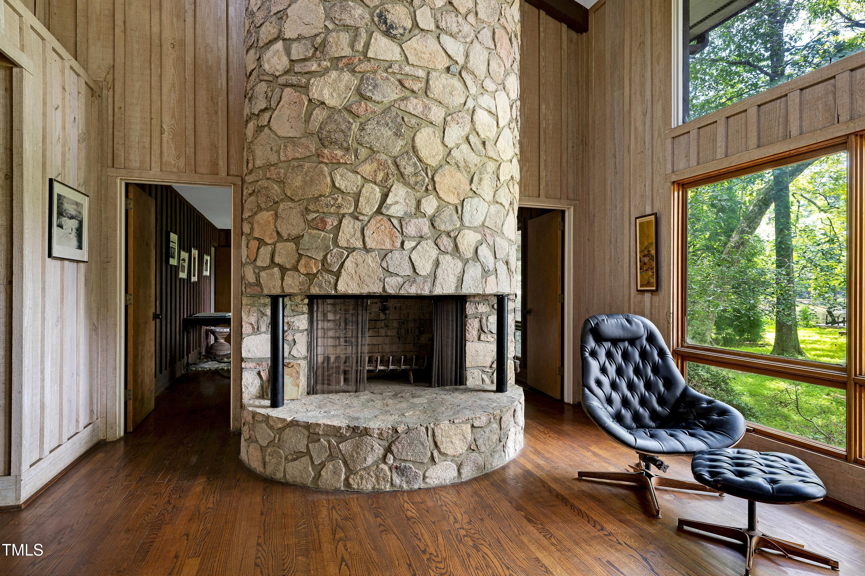 2144 Lakeshore Court